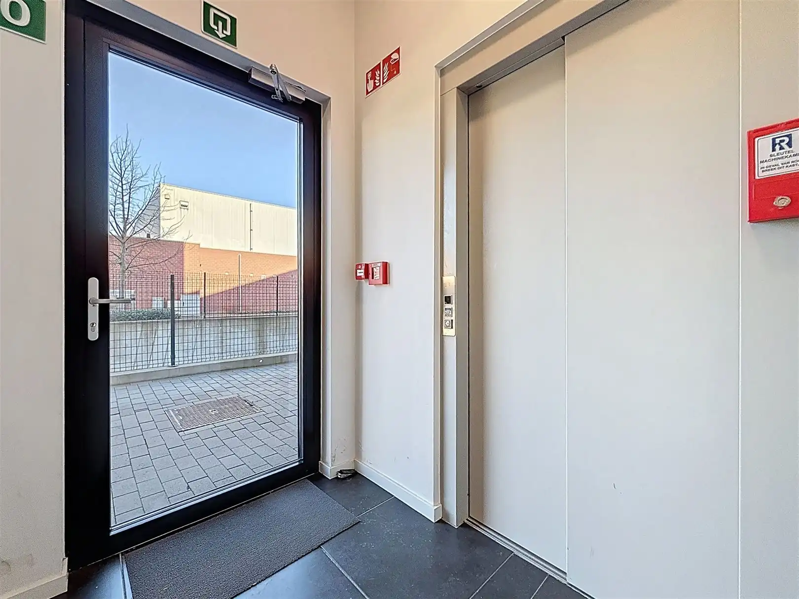 Instapklaar APP met terras, 2 slpks, kelder en autostpl foto 4