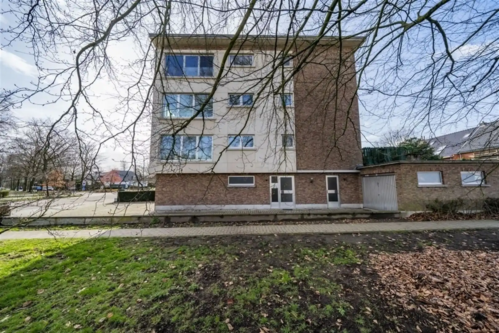 Hoekappartement met 2 slaapkamers en lift in het centrum foto 14