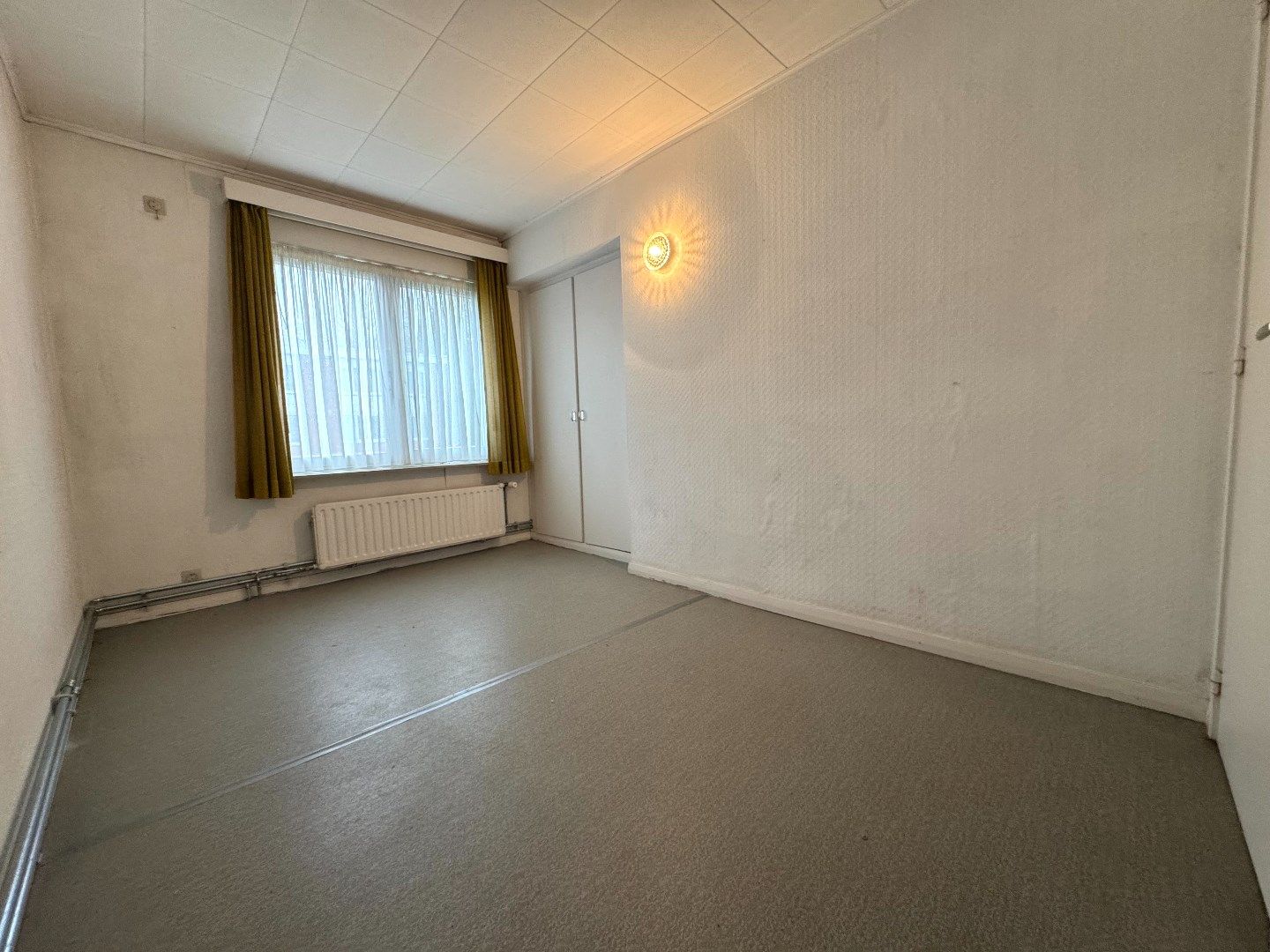 HALFOPEN WONING MET 3 SLPKS, TUIN EN GARAGE foto 11