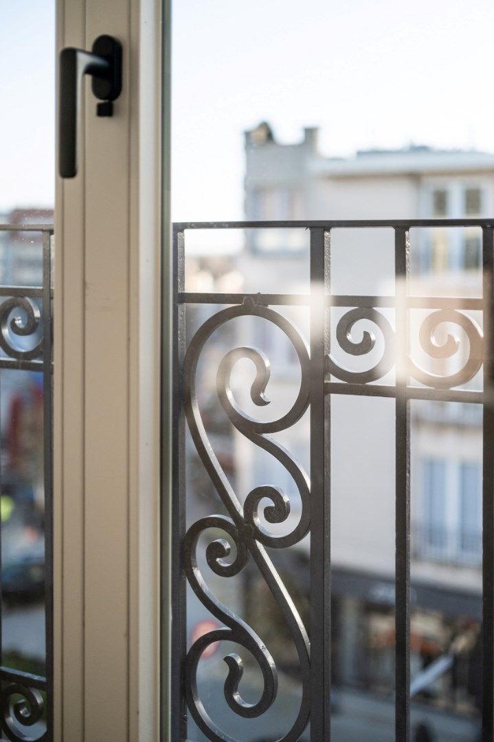 Stijlvol  gerenoveerd 2 slaapkamer appartement op de markt in de Panne foto 8
