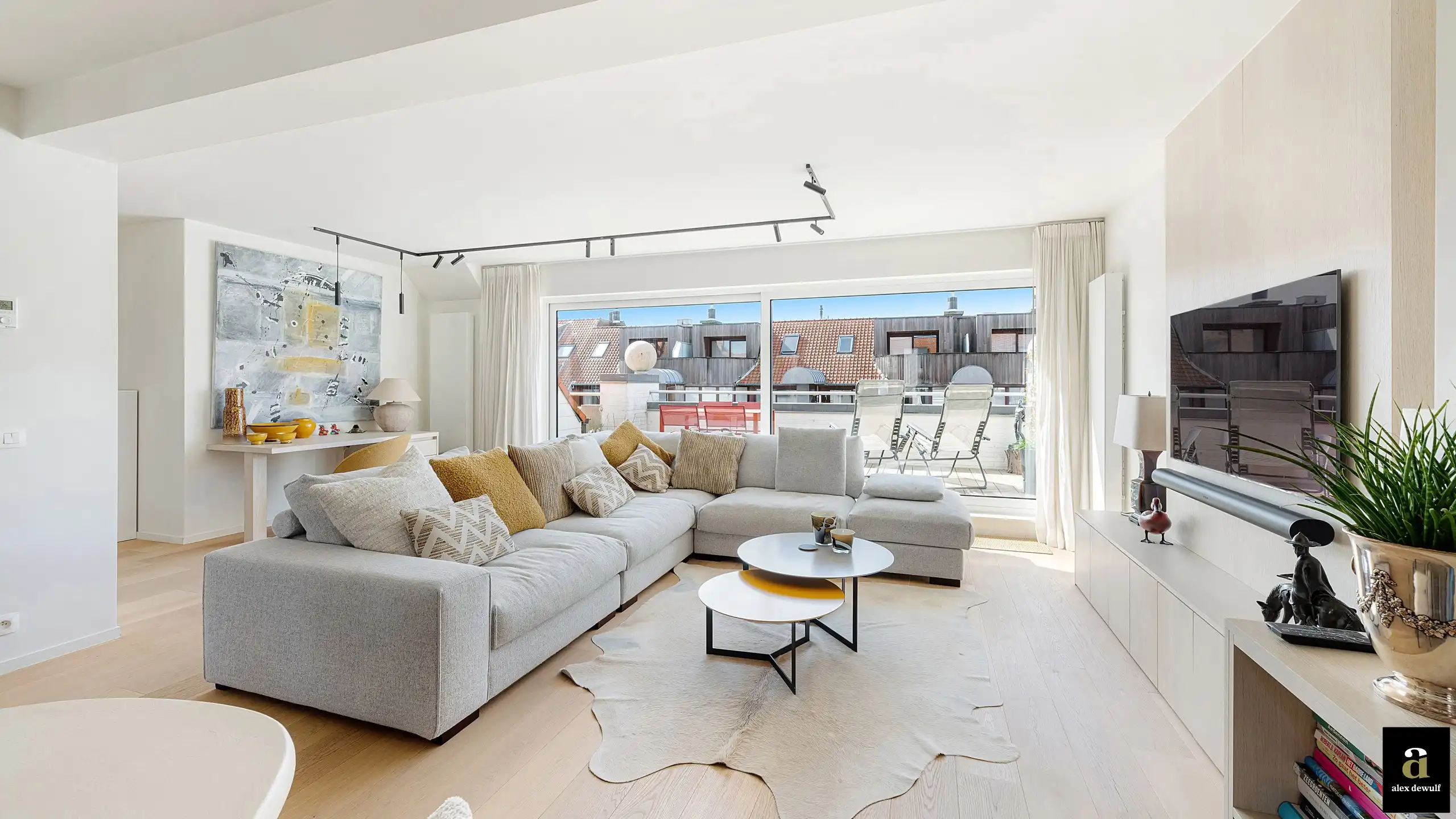 Instapklare duplex met 3 slpks en een groot zonneterras      foto {{pictureIndex}}
