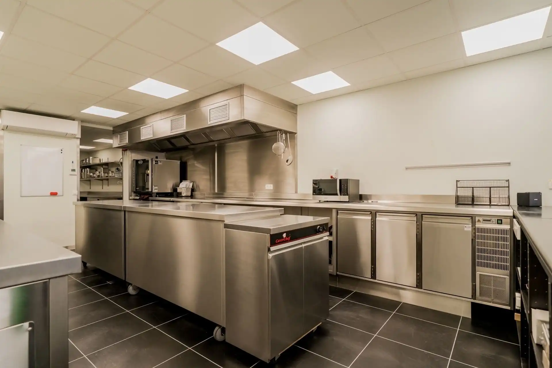 Veelzijdig handelspand in centrum Mechelen foto 2