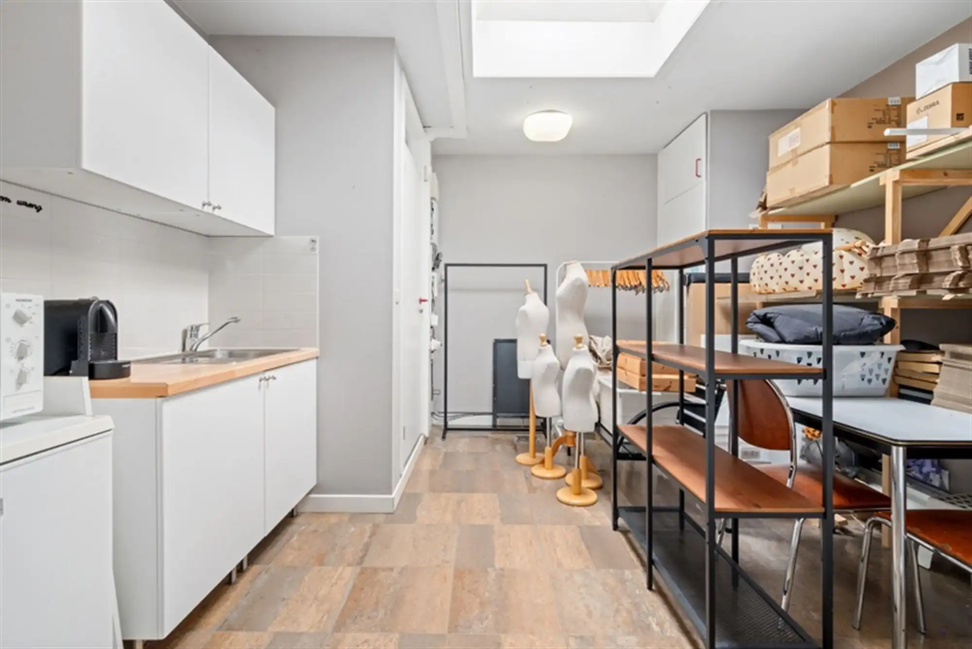 Handelspand met ruime privé parking in centrum Evergem foto 11