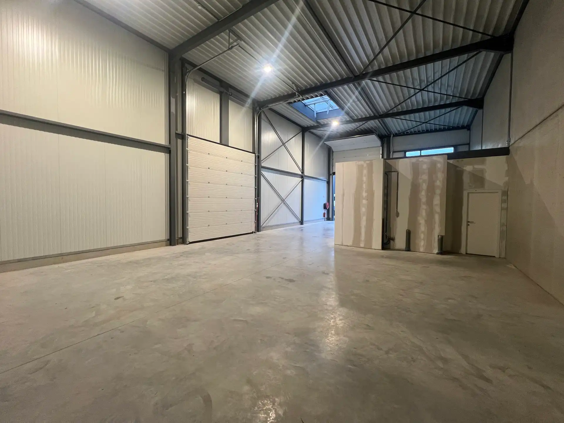 Recente kmo-unit (220m²) met buitenterrein foto 15
