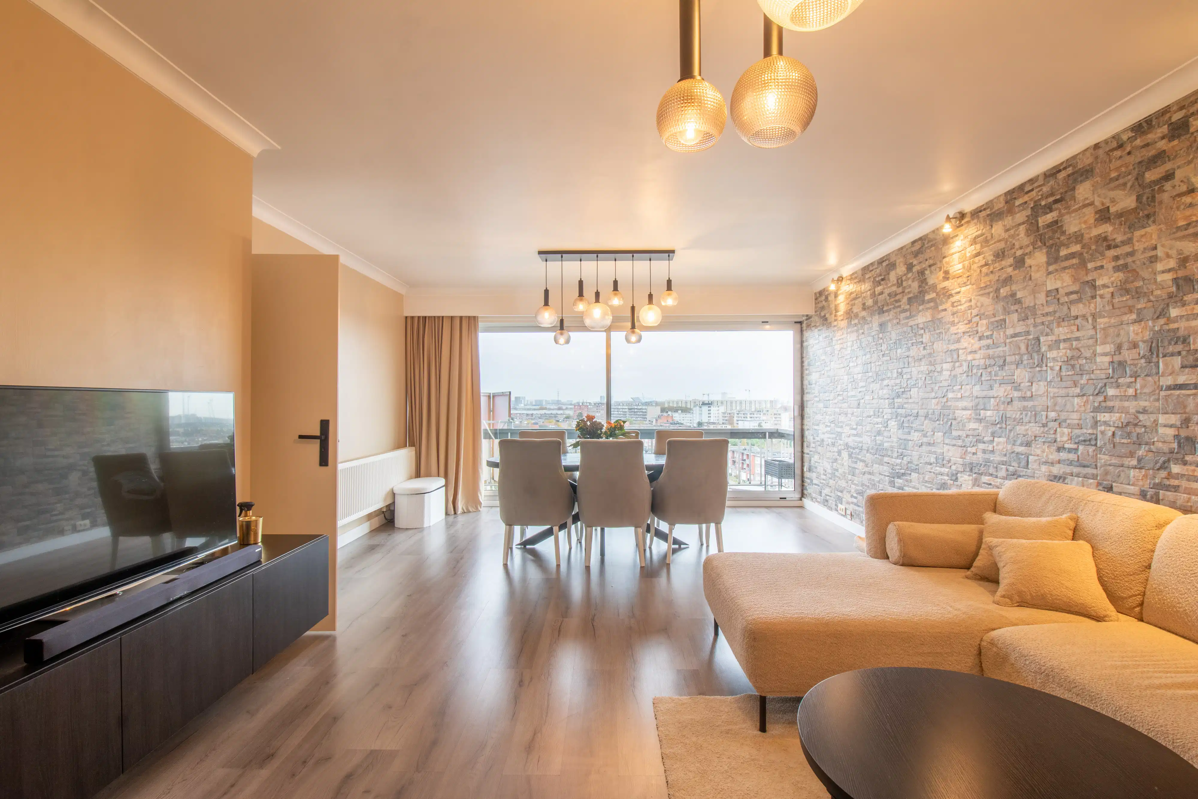 Instapklaar appartement met twee terrassen in Merksem foto {{pictureIndex}}