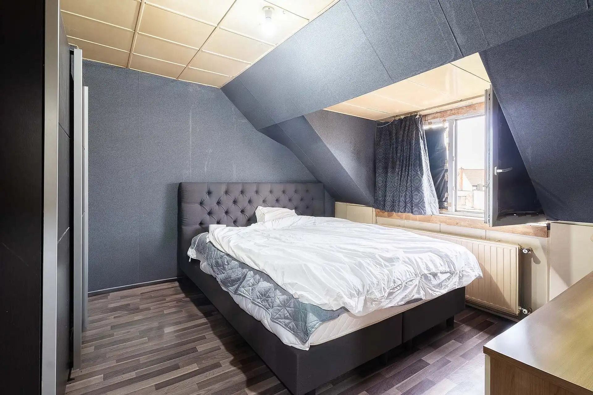 Ruime rijwoning met vijf slaapkamers en tuin foto 13
