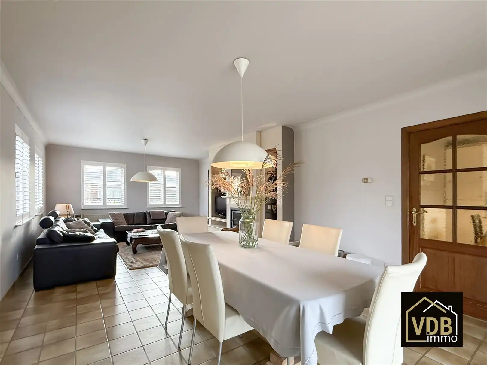 Instapklare halfopen bebouwing met 3 slaapkamers foto 4