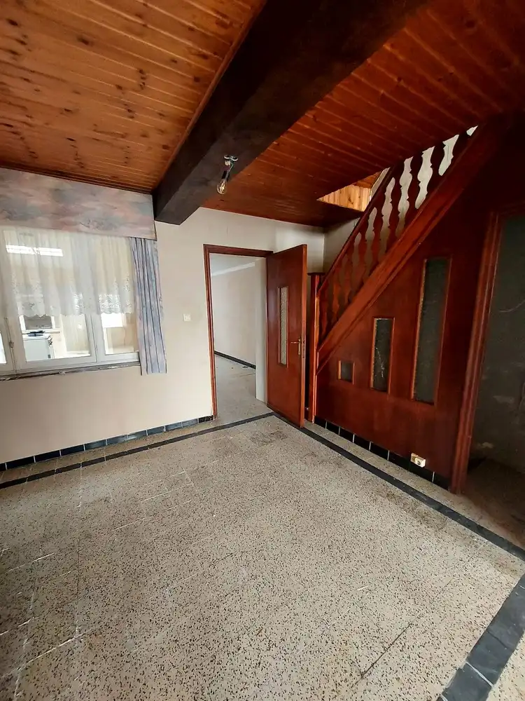 Ruime te renoveren woning foto 4