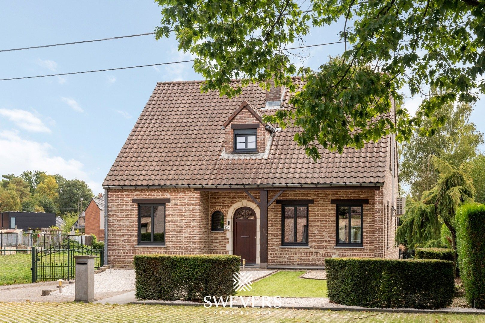 Landelijke vrijstaande woning met ruime slaapkamers, zonnig terras en tuin foto 30