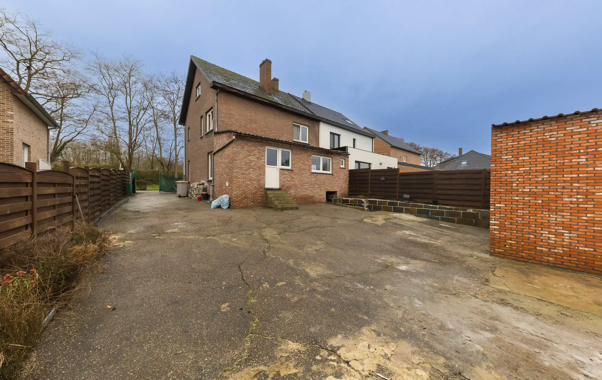 TE KOOP: Goed gelegen (halfopen) woning met bijgebouw van 90m2 te Lanklaar foto 8