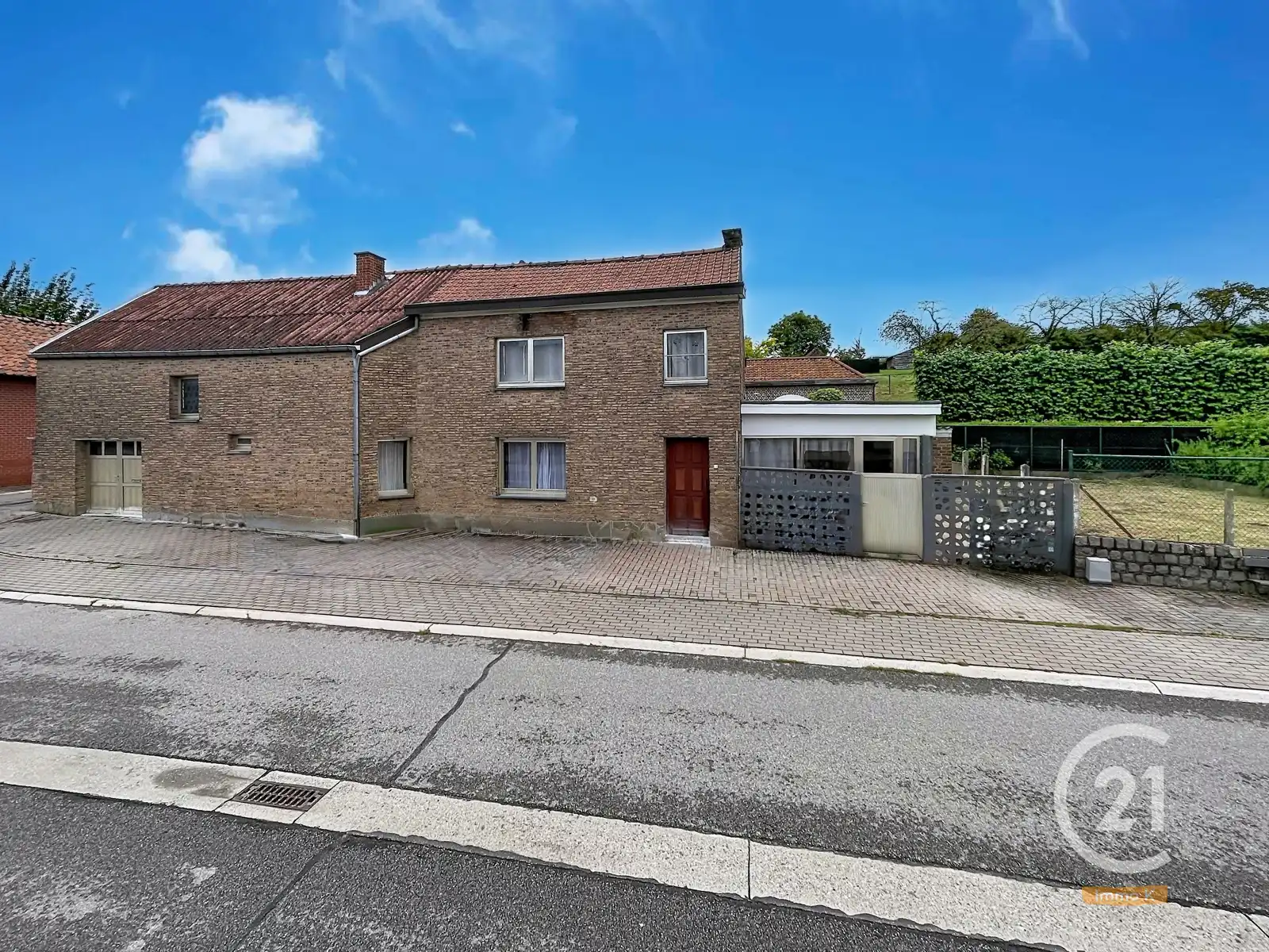 Hoofdfoto van de publicatie: Te renoveren woning met werkplaats en vele mogelijkheden