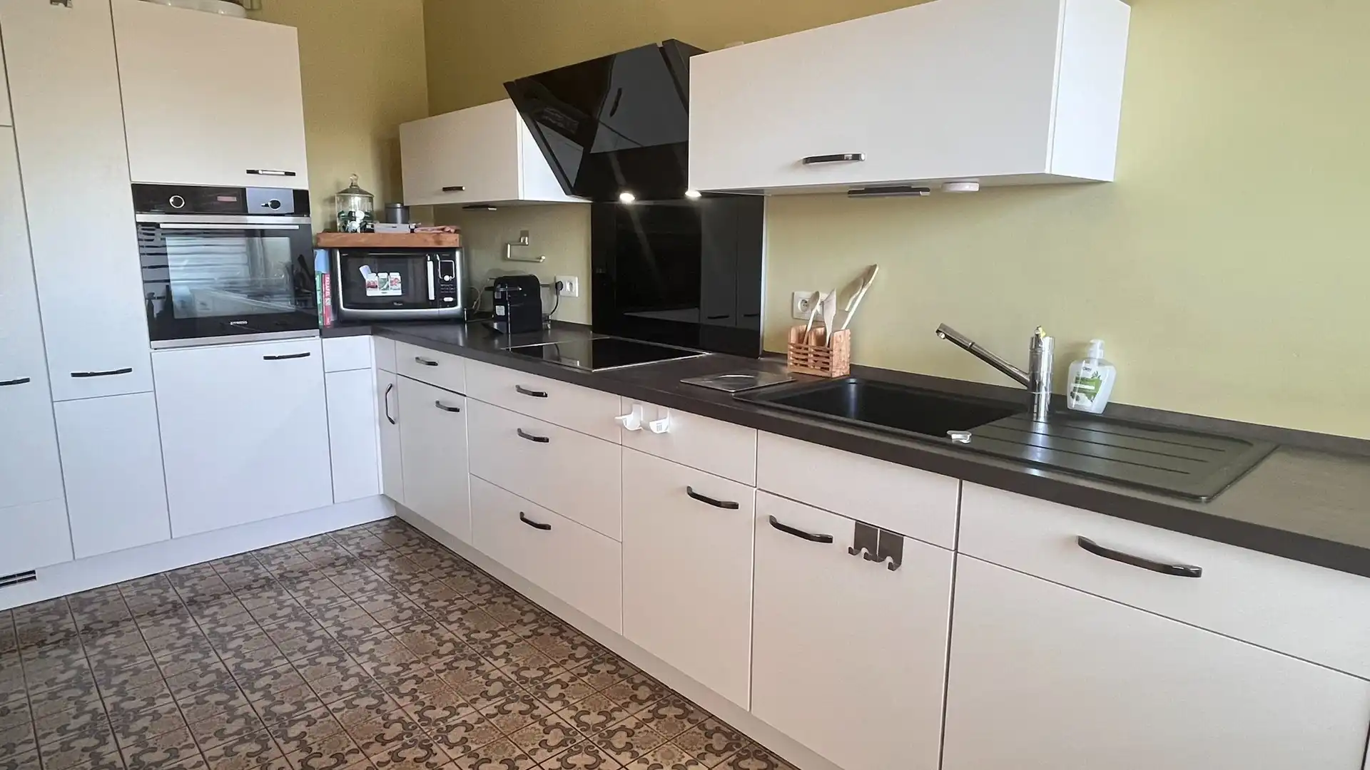 Appartement met drie slaapkamers, terras, kelderberging en garage. foto 7