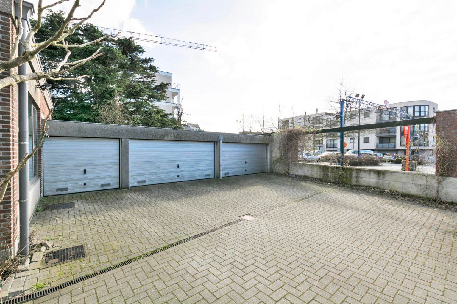 Ruim, verzorgd gelijkvloersappartement met terras en garage foto 5