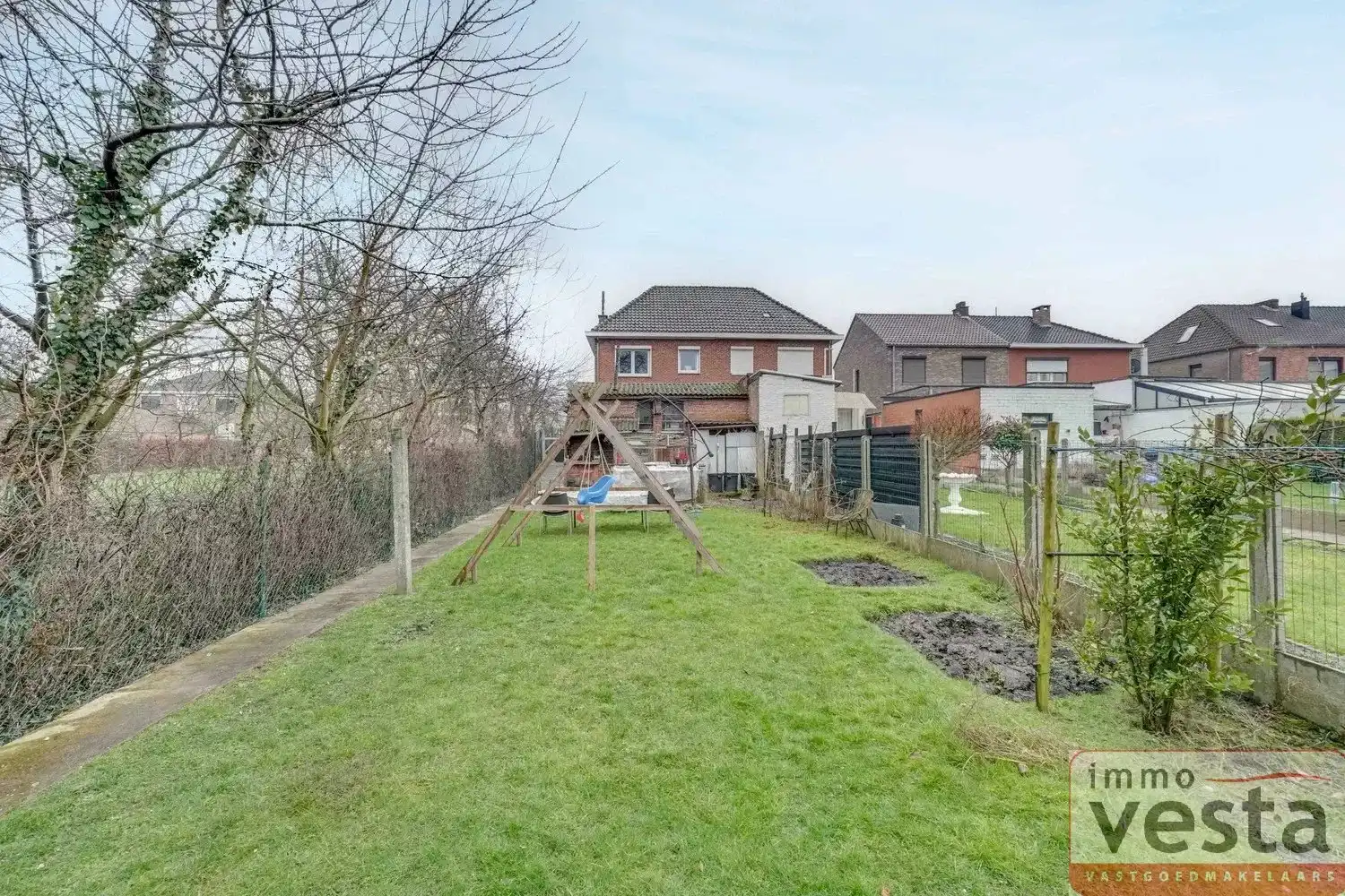 Ruime, te renoveren halfopen woning foto 28