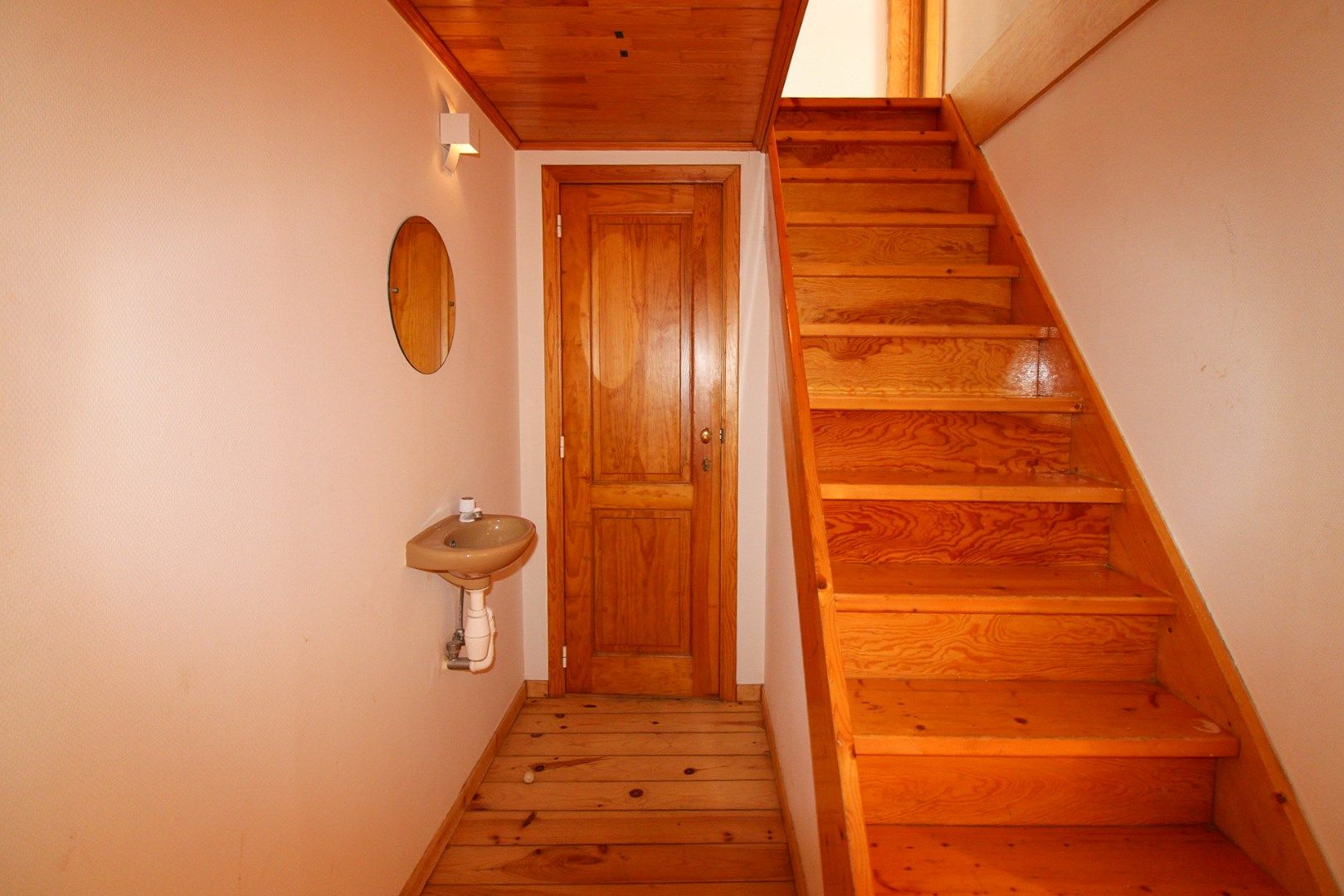 Veelzijdig handelshuis met woonst en luxueuze B&B op toplocatie aan de Markt van Temse! foto 33