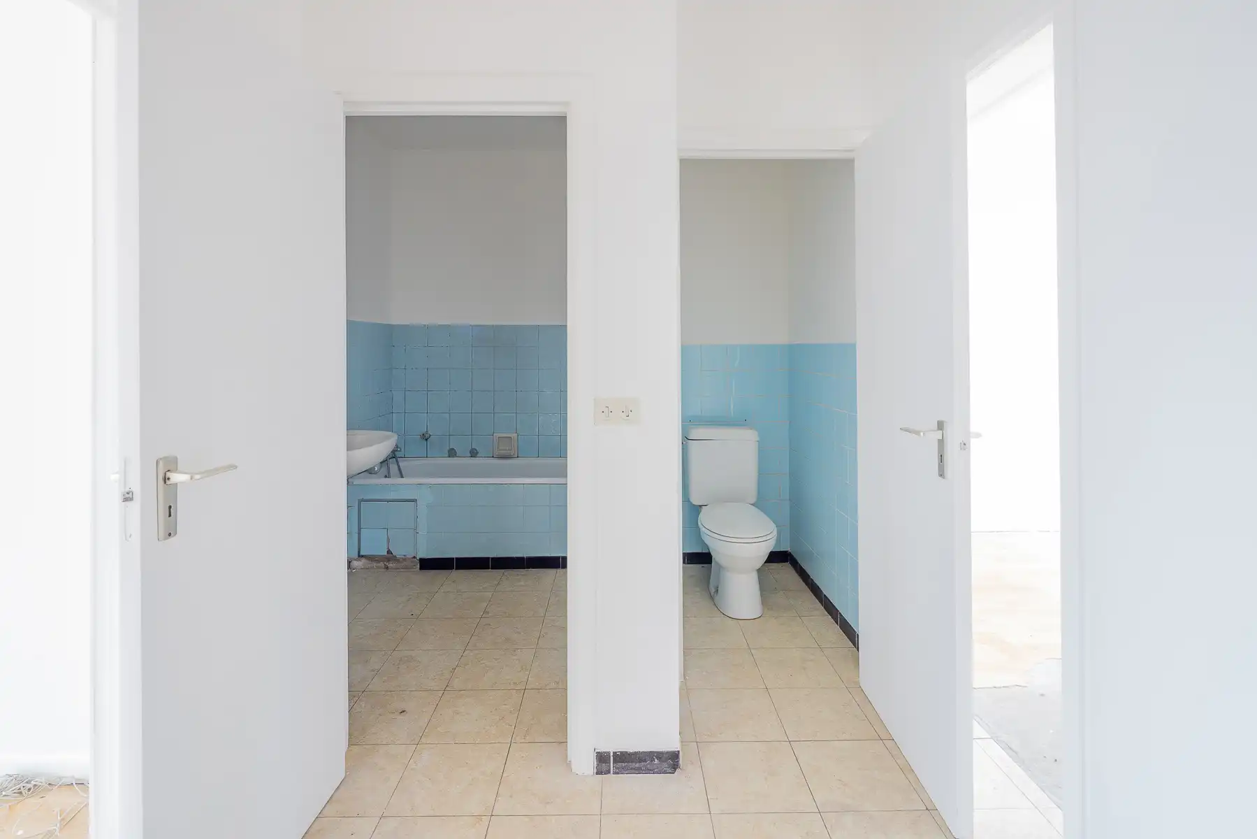 Te renoveren appartement met twee slaapkamers foto 9