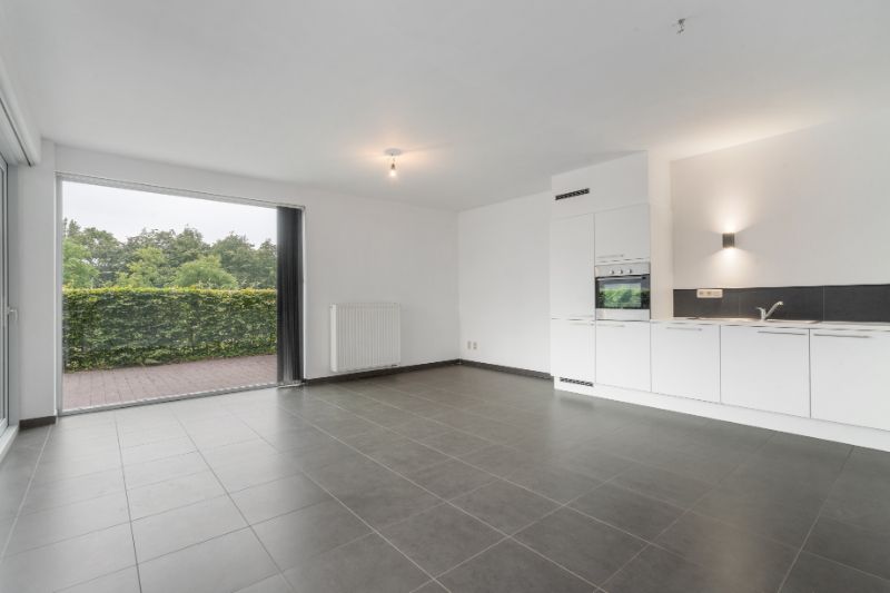 Instapklaar gelijkvloers appartement in het hart van Lokeren! foto 3