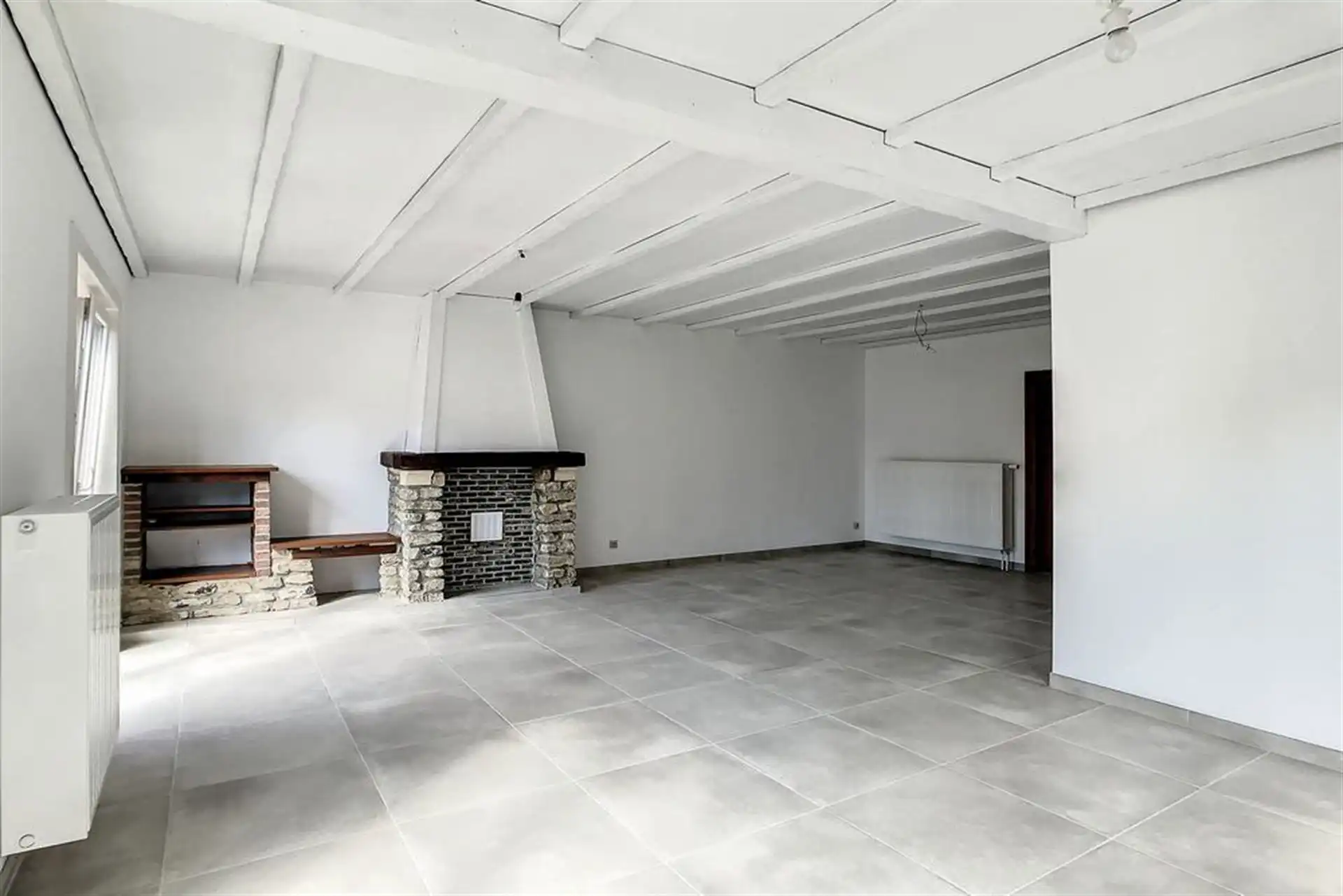 Instapklare half-open bebouwing met 3 slaapkamers en tuin foto 3