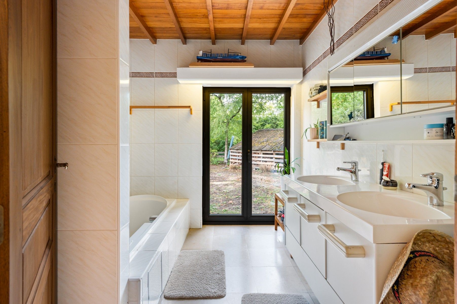 Ruime woning in een oase van groen en rust foto 16