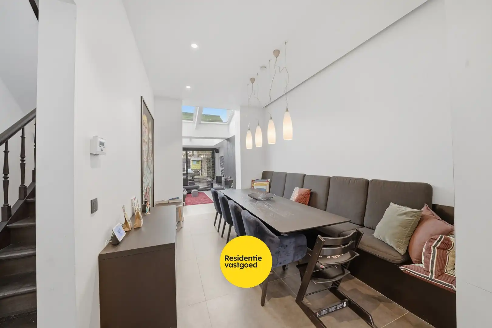 Volledig gerenoveerde woning met zonnige buitenruimte foto 9