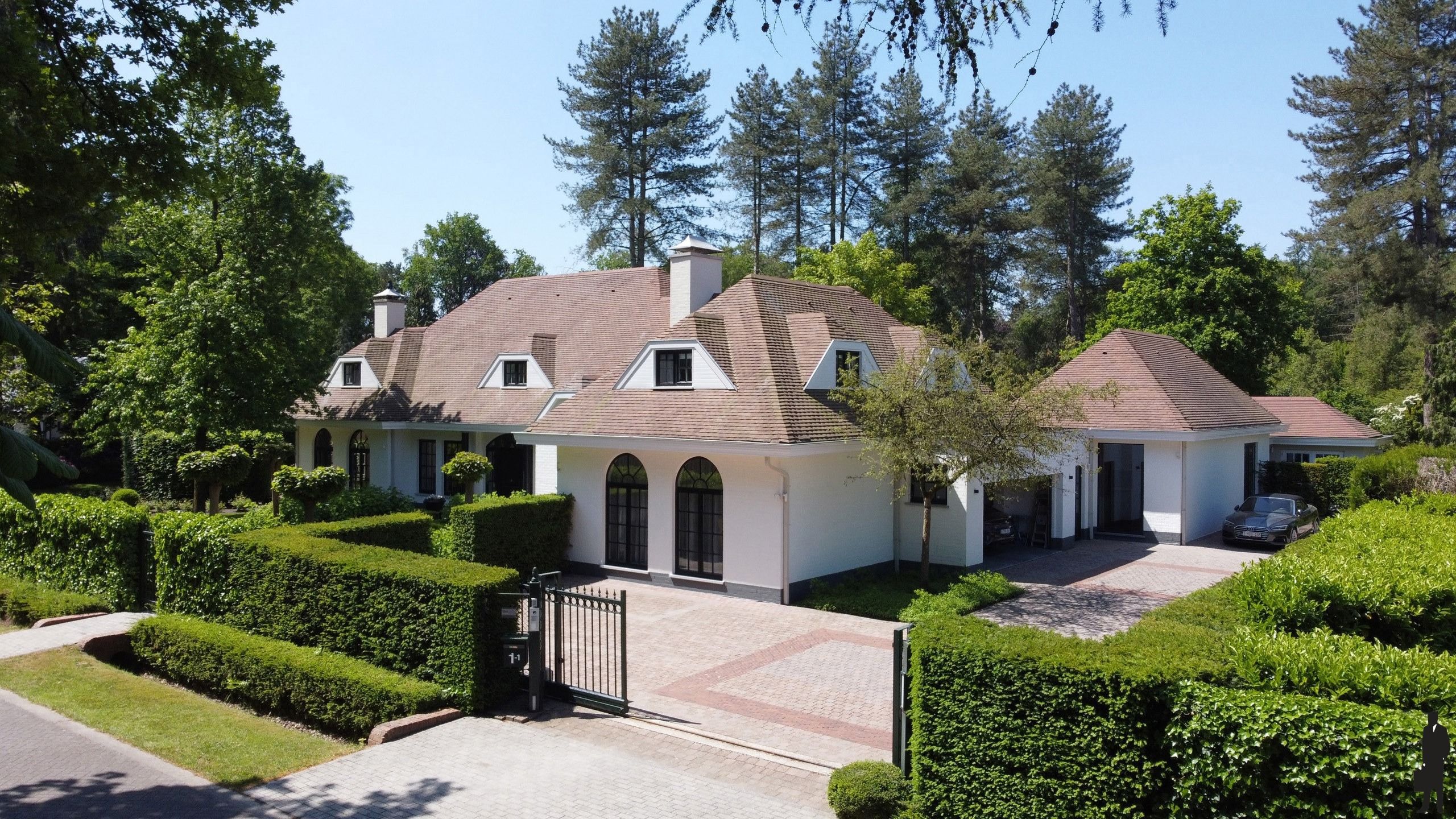 Tijdloze, volledig gerenoveerde villa te Oud-Turnhout  foto {{pictureIndex}}