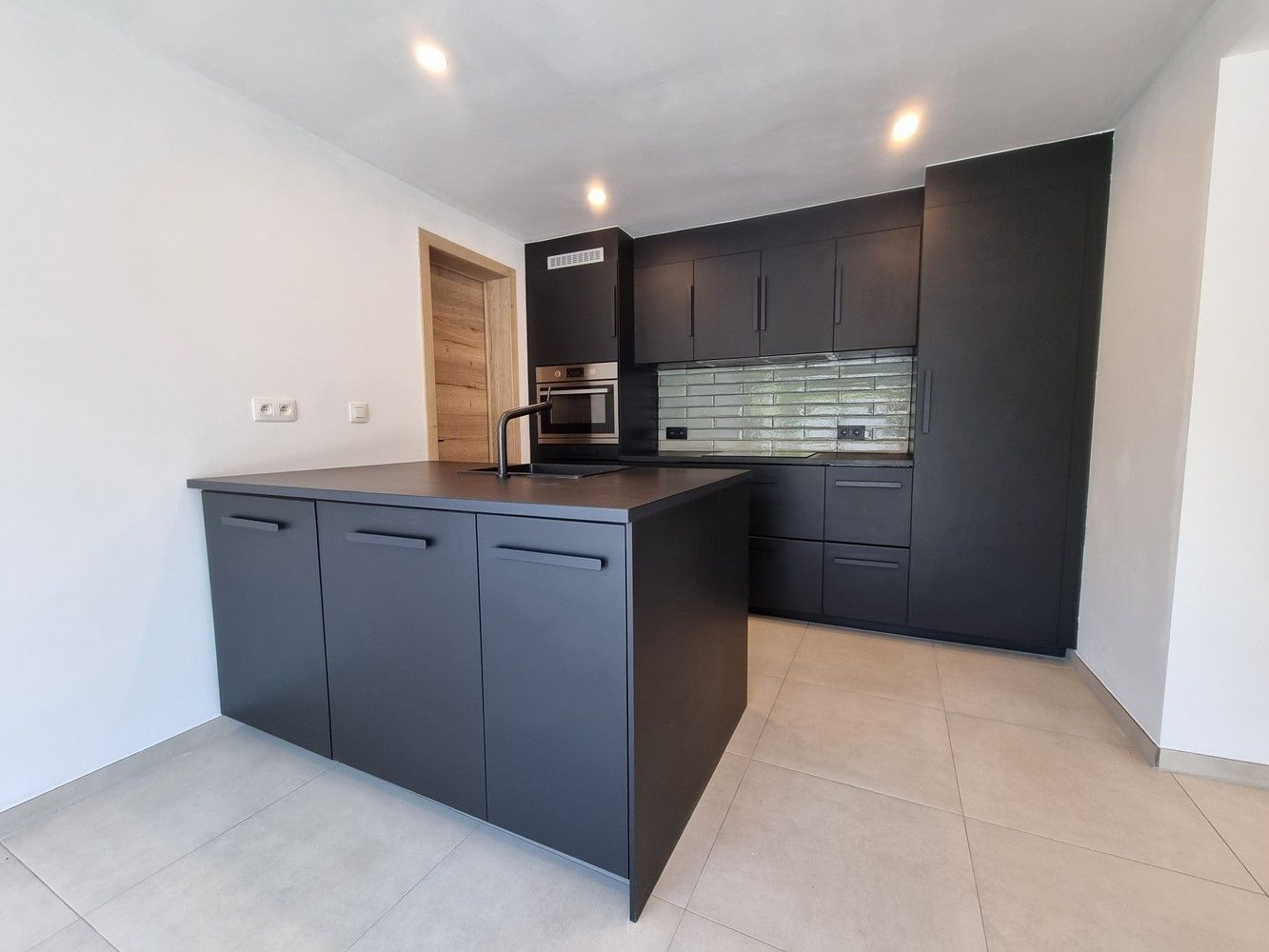 Mooie, gerenoveerde woning met prachtig terras en ruime tuin foto 16