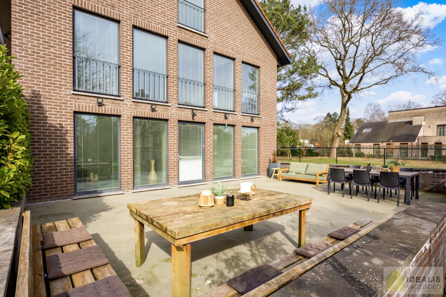 STATIGE, STRAKKE EN UITERST RUIME WONING/KANTOOR MET HOOGSTAANDE AFWERKING EN OOG VOOR DETAIL. VOORZIEN VAN 3 SLAAPKAMERS, RIANTE LEEFRUIMTES ÉN UNIEKE LANDSCAPE KANTOORRUIMTES OP RESIDENTIËLE DOCH GUNSTIGE LOCATIE! foto 48