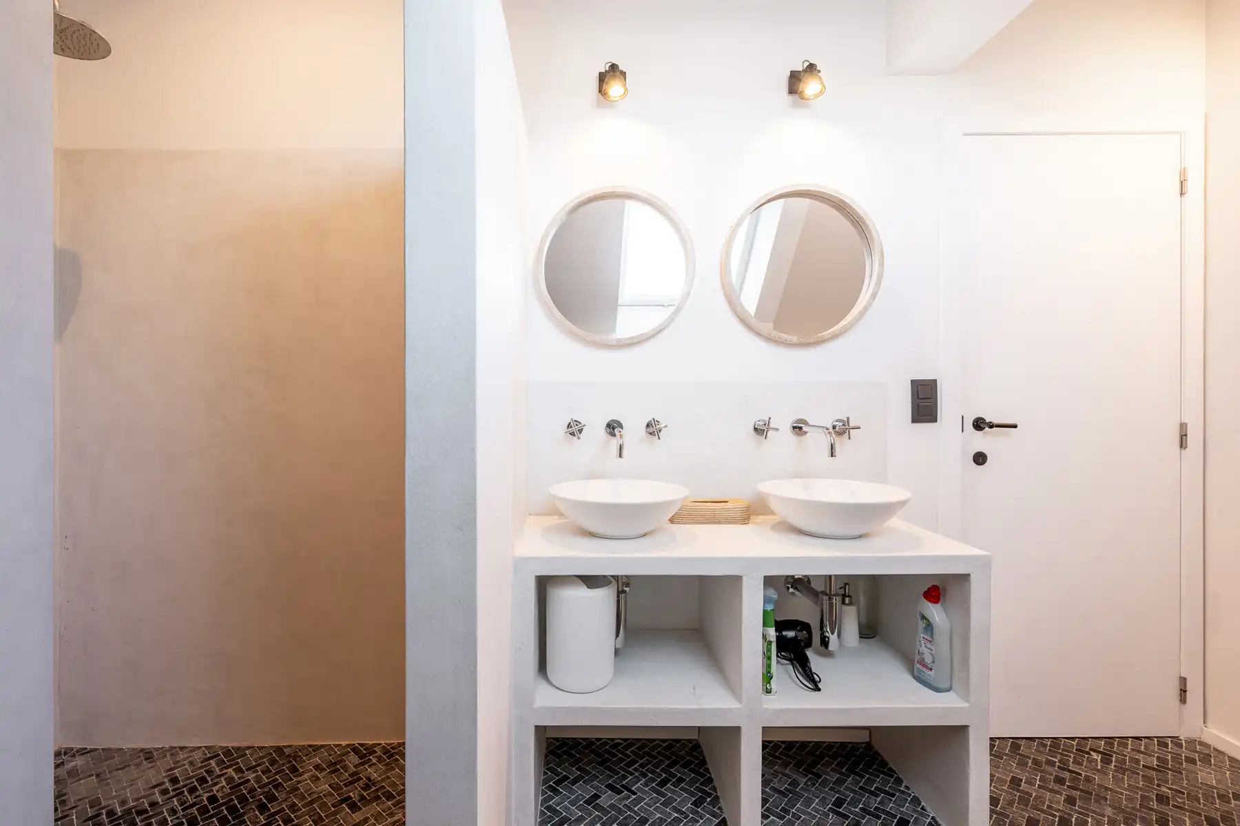Instapklare, gemeubelde rijwoning met 5 slaapkamers en tuin – hartje Oud-Knokke foto 15