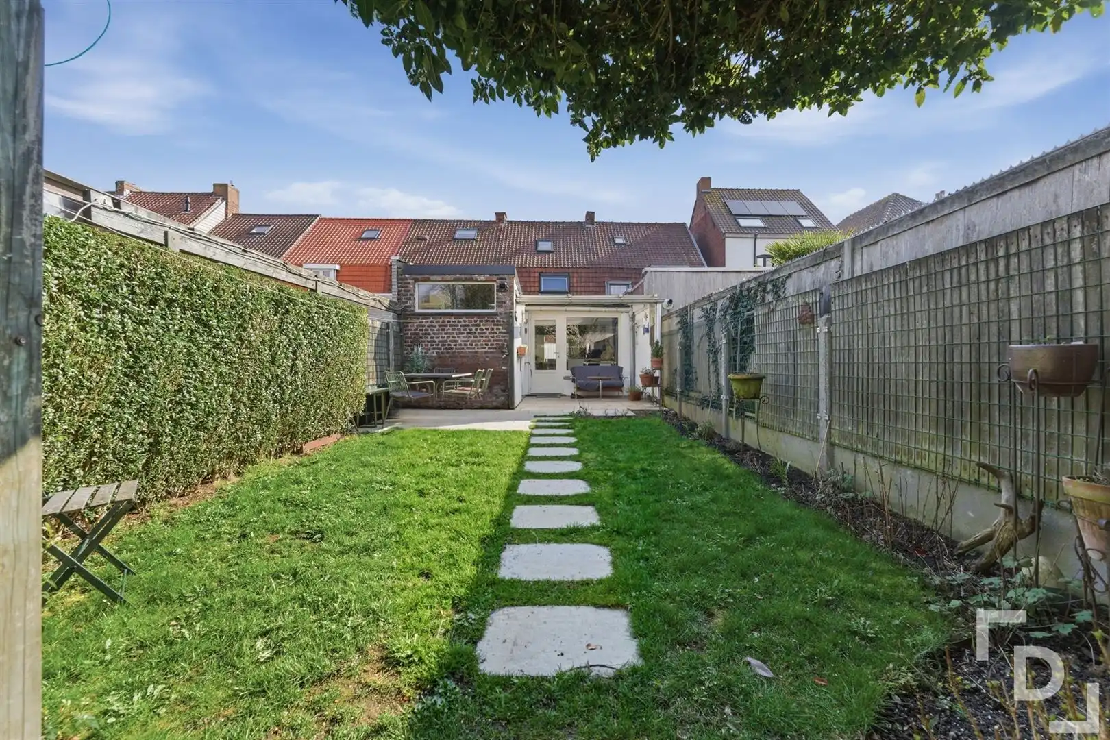 Ruime en energetische woning met uitweg en lostaande garage te koop in centrum Ieper. foto 18