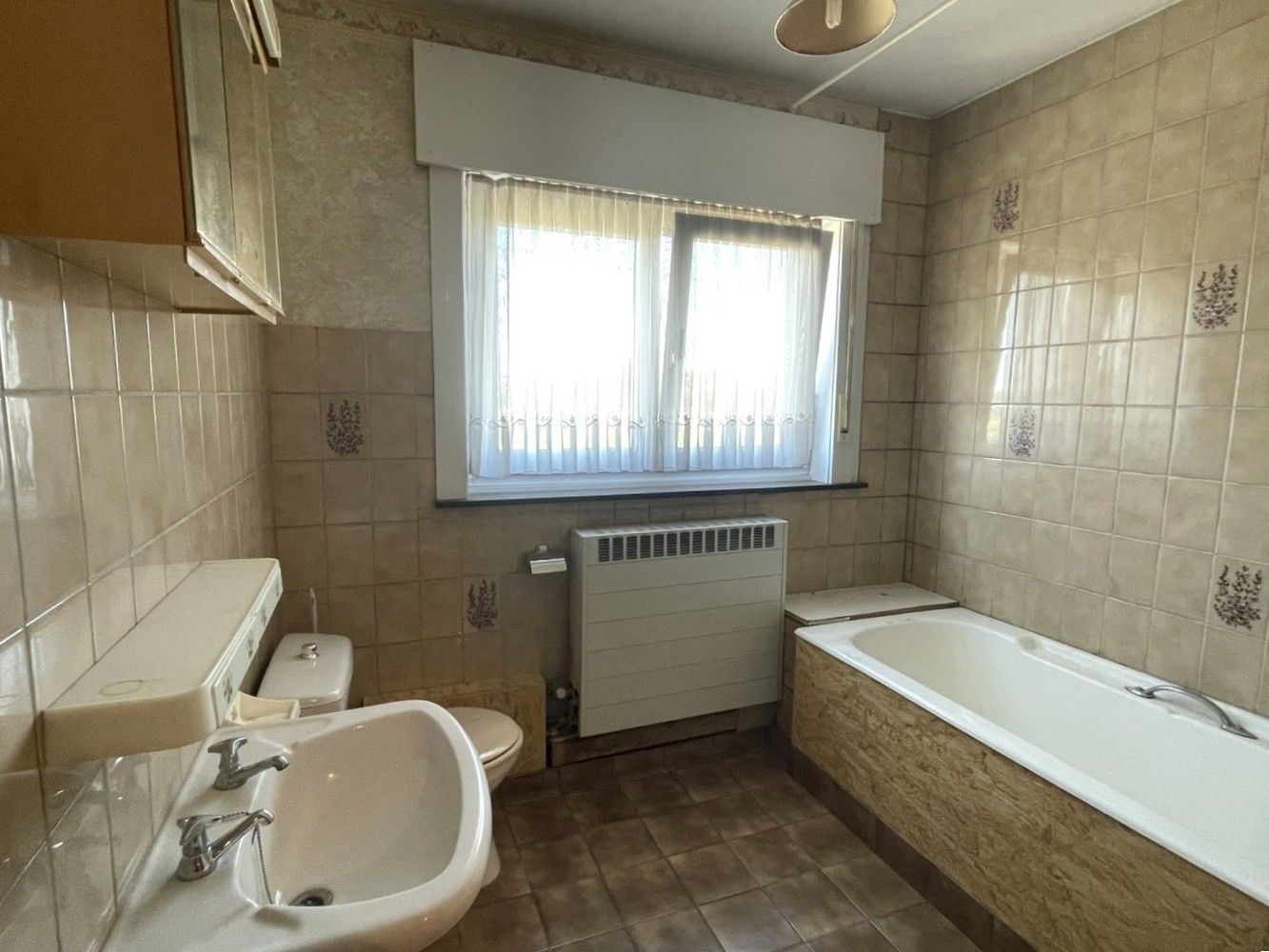 Ruime, te renoveren woning met veel potentieel op 10a14ca foto 16