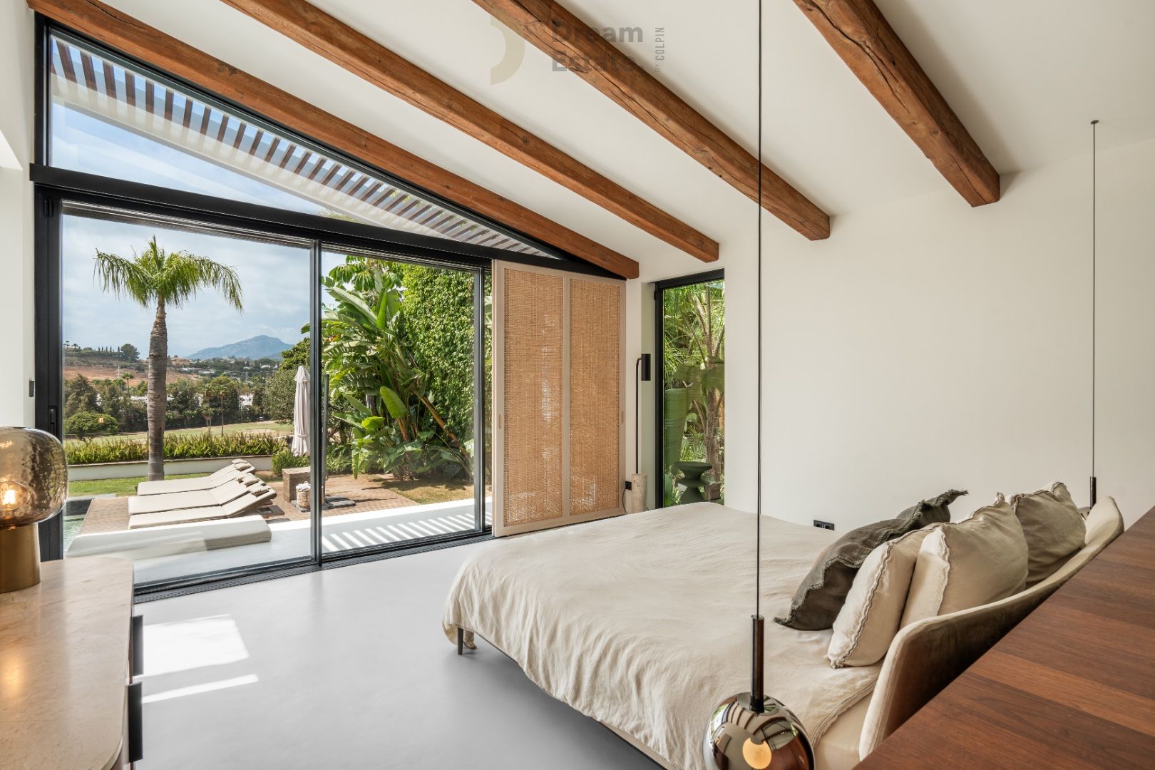 Unieke eerstelijns golfvilla in een exclusieve 'gated community' te Nueva Andalucia foto 18