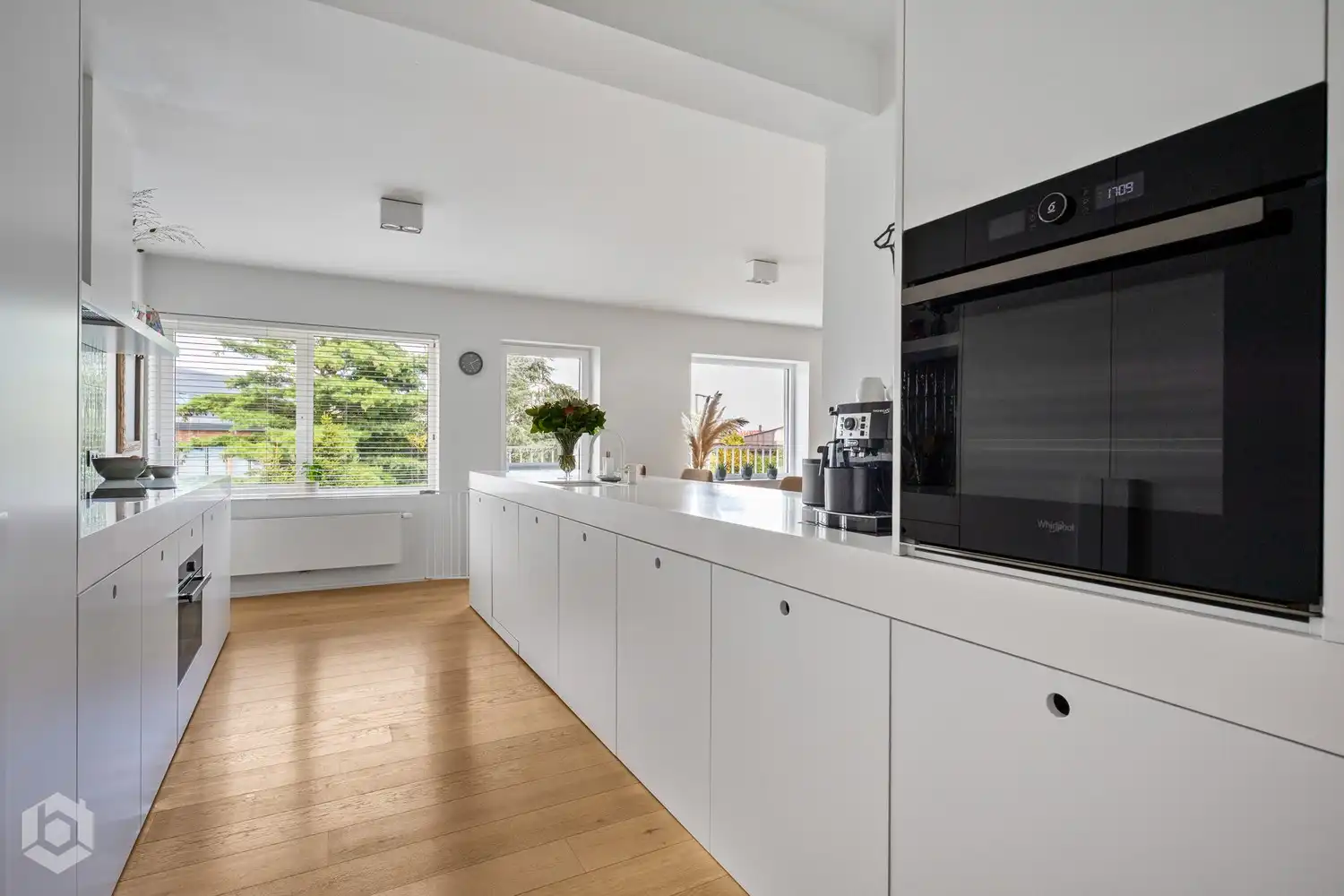 Ruime penthouse met 2 slpkrs, royaal dakterras en ruime garage foto 8