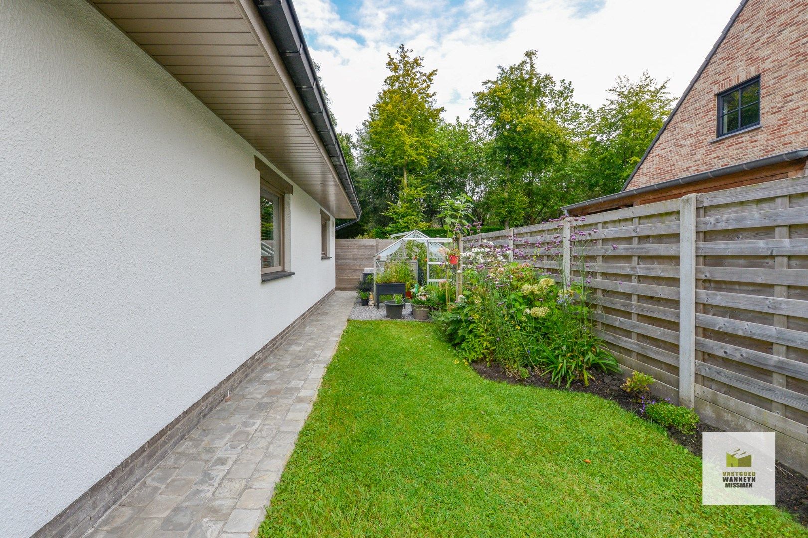 Charmante instapklare woning met 3 slaapkamers, carport en zuidgerichte tuin in bosrijke omgeving  foto 17