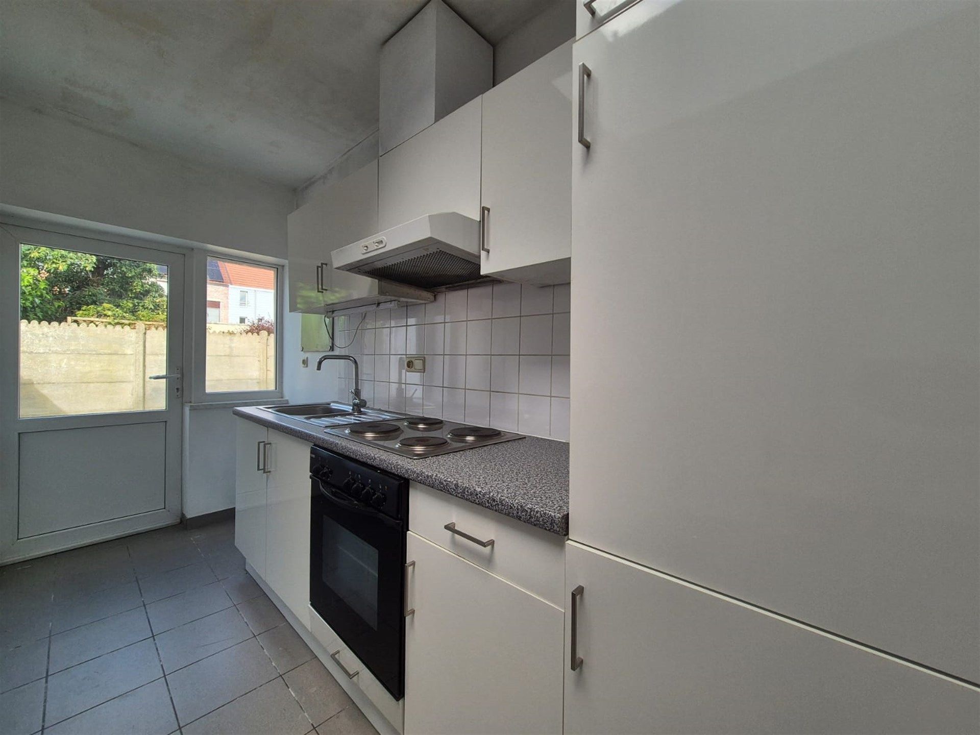 Zeer gunstig gelegen starterswoning met 2 slaapkamers en tuin. foto 10