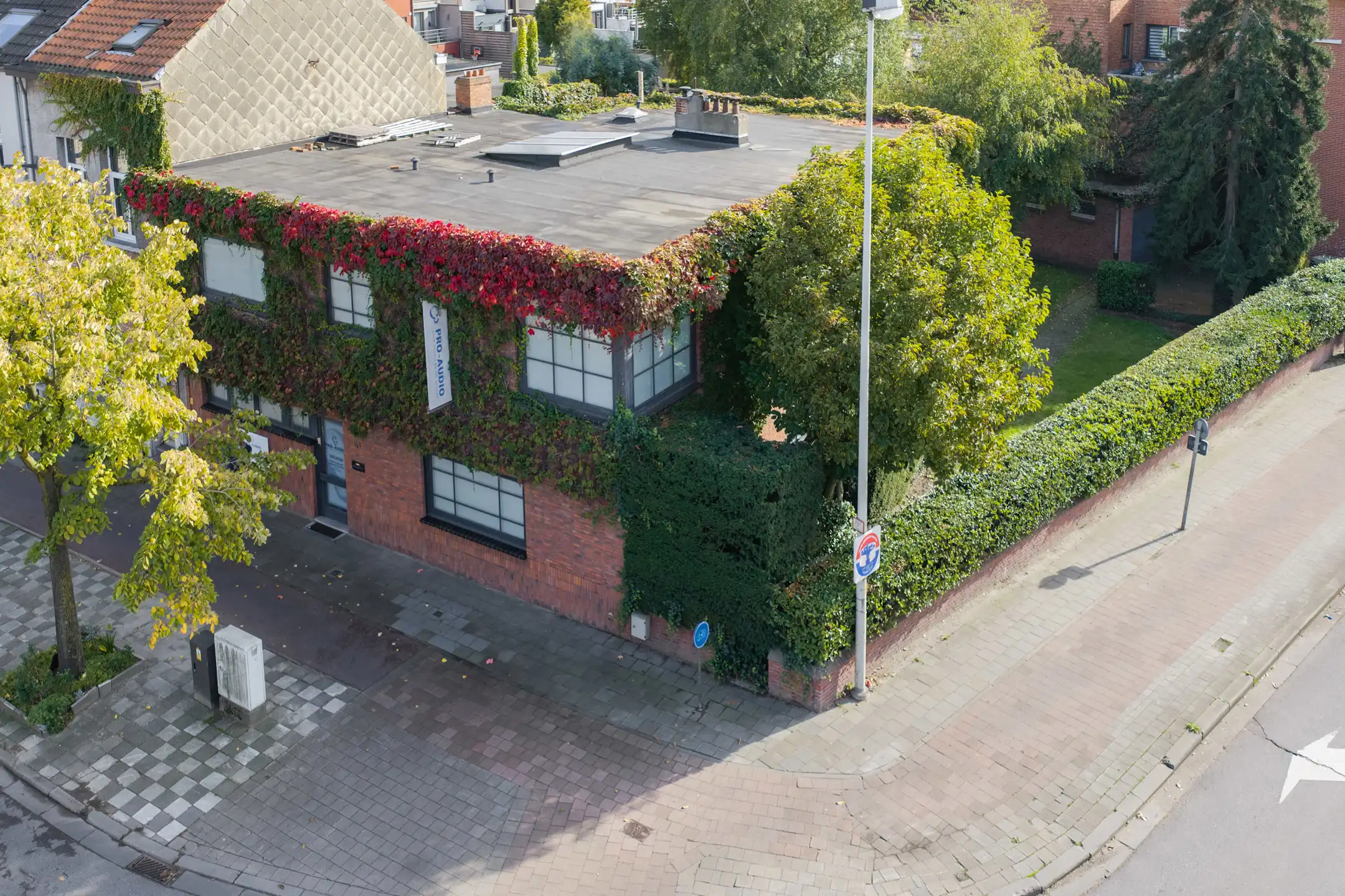 Bijzondere karakterwoning met tuin en praktijkruimte foto 2