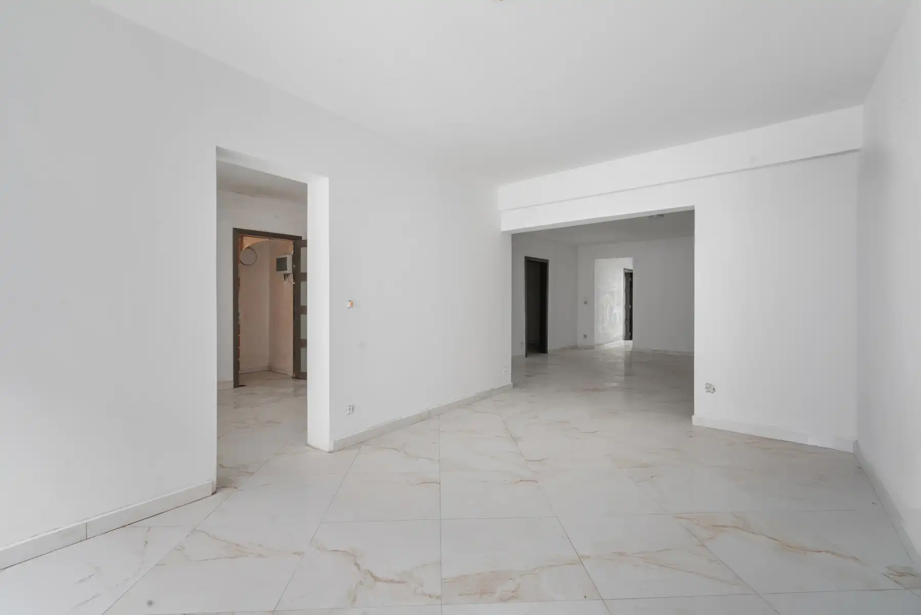 Gelijkvloers appartement 152 m² met tuin van 60 m² foto 3