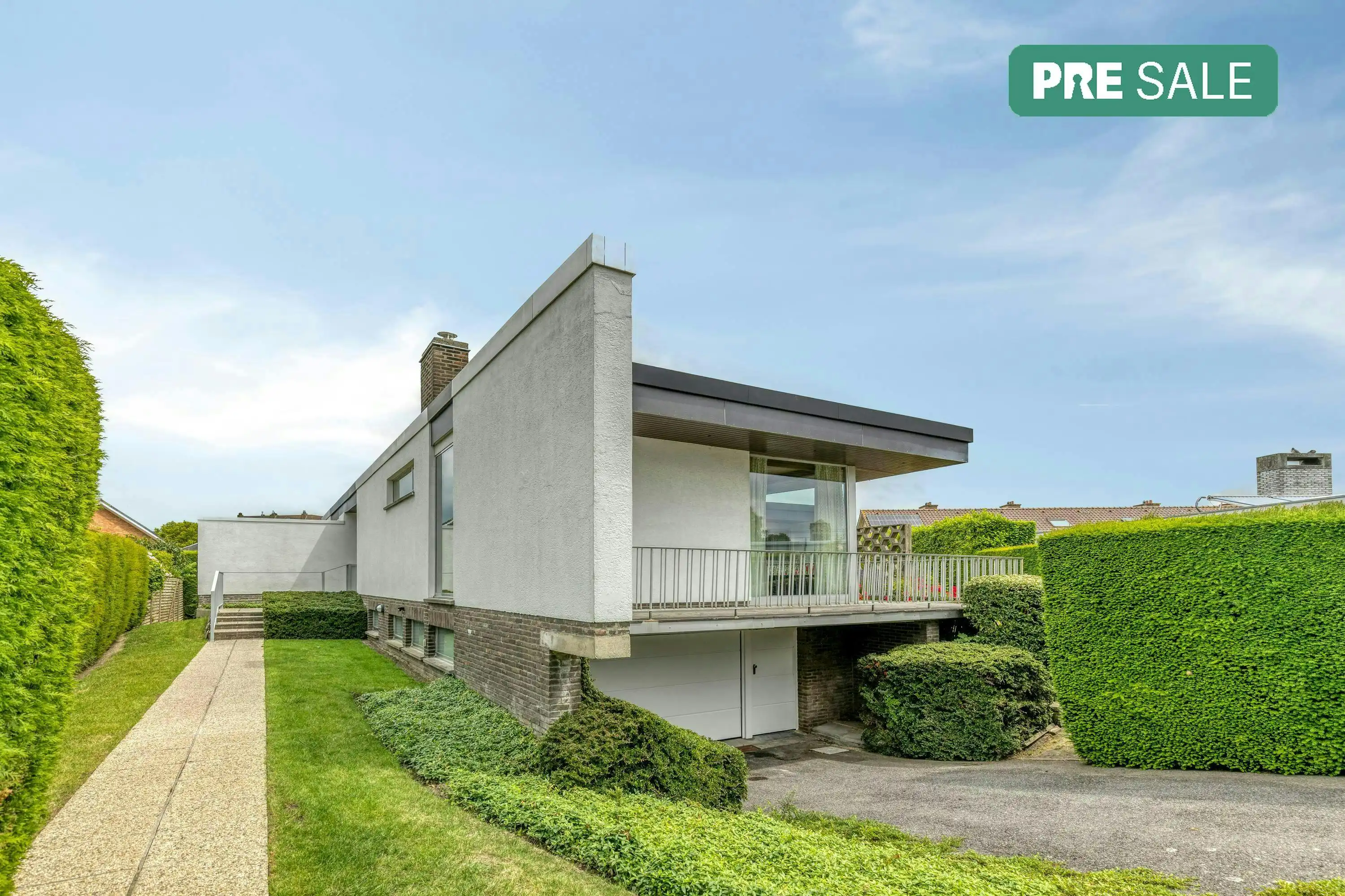 Hoofdfoto van de publicatie: Stijlvol huis te koop in Veurne