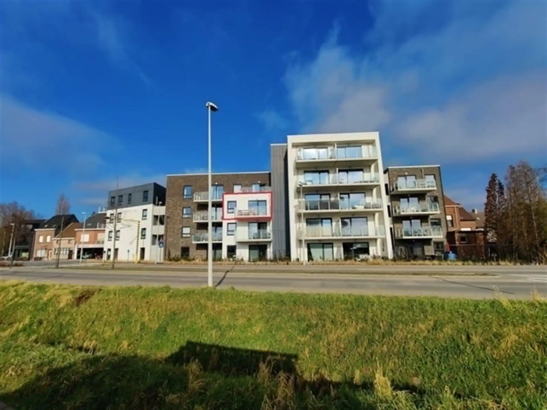 Recent instapklaar appartement met 2 slaapkamers! foto {{pictureIndex}}