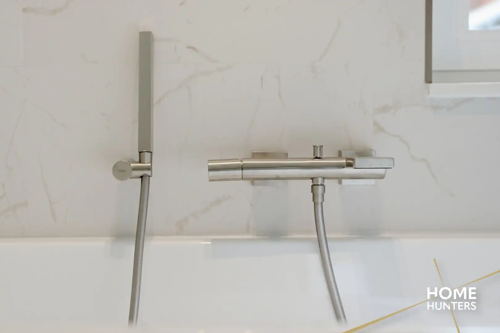 Prachtig gerenoveerde woning te Brielen met 2 slaapkamers, 2 badkamers en een garage foto 31