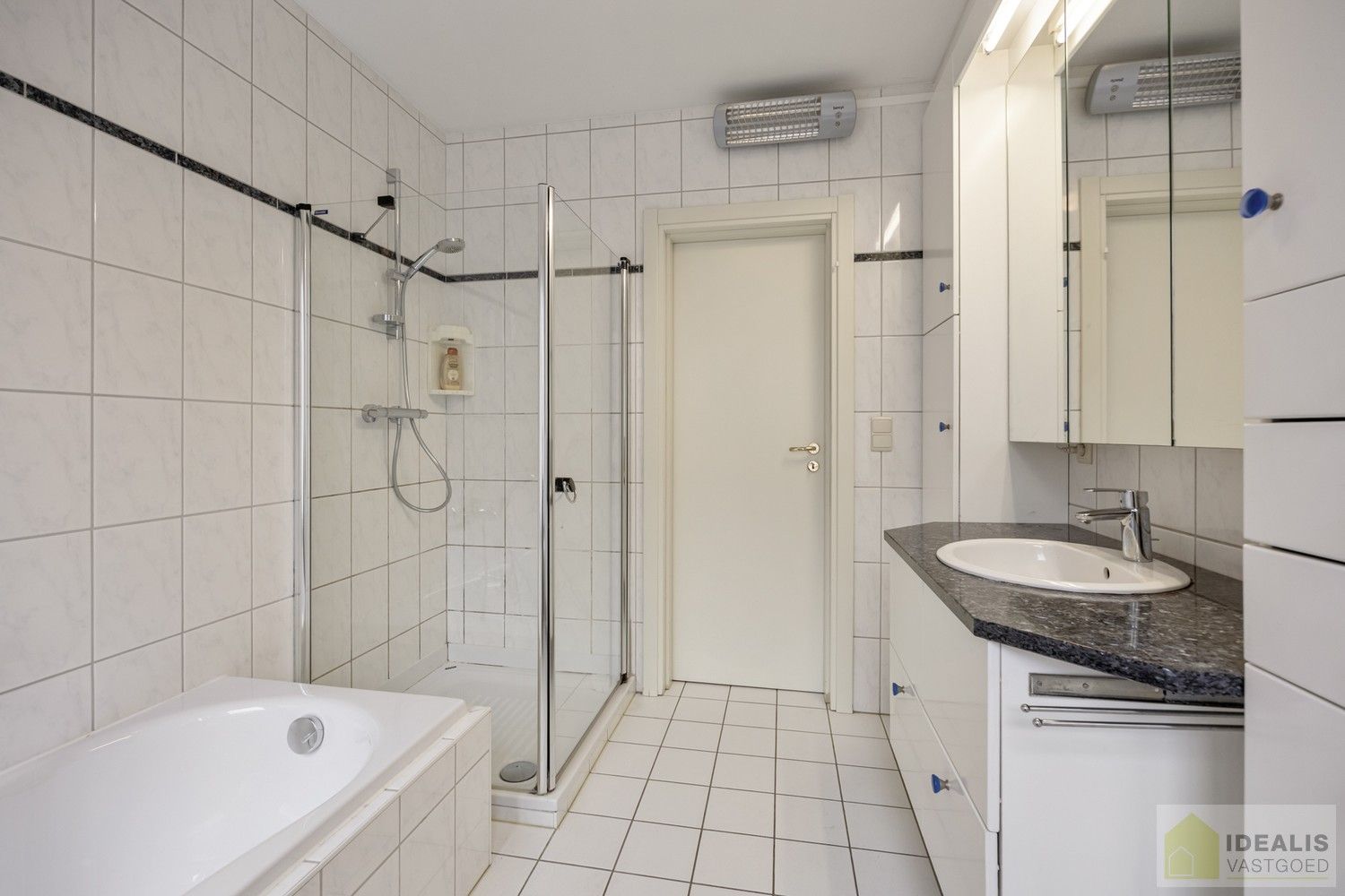 IDEALIS VASTGOED – RUIM INSTAPKLAAR APPARTEMENT IN KLEINSCHALIGE RESIDENTIE MET LICHTRIJKE LEEFRUIMTE, OPEN KEUKEN, HEERLIJK OVERDEKT TERRAS, 3 SLAAPKAMERS, BADKAMER, FIJNE WASPLAATS/BERGING EN INPANDIGE GARAGE OP EEN UITERST GUNSTIGE LOCATIE MIDDEN IN HET CENTRUM VAN PELT!! ZEER GESCHIKT VOOR KANDIDATEN OP ZOEK NAAR INSTAPKLAAR APPARTEMENT foto 29