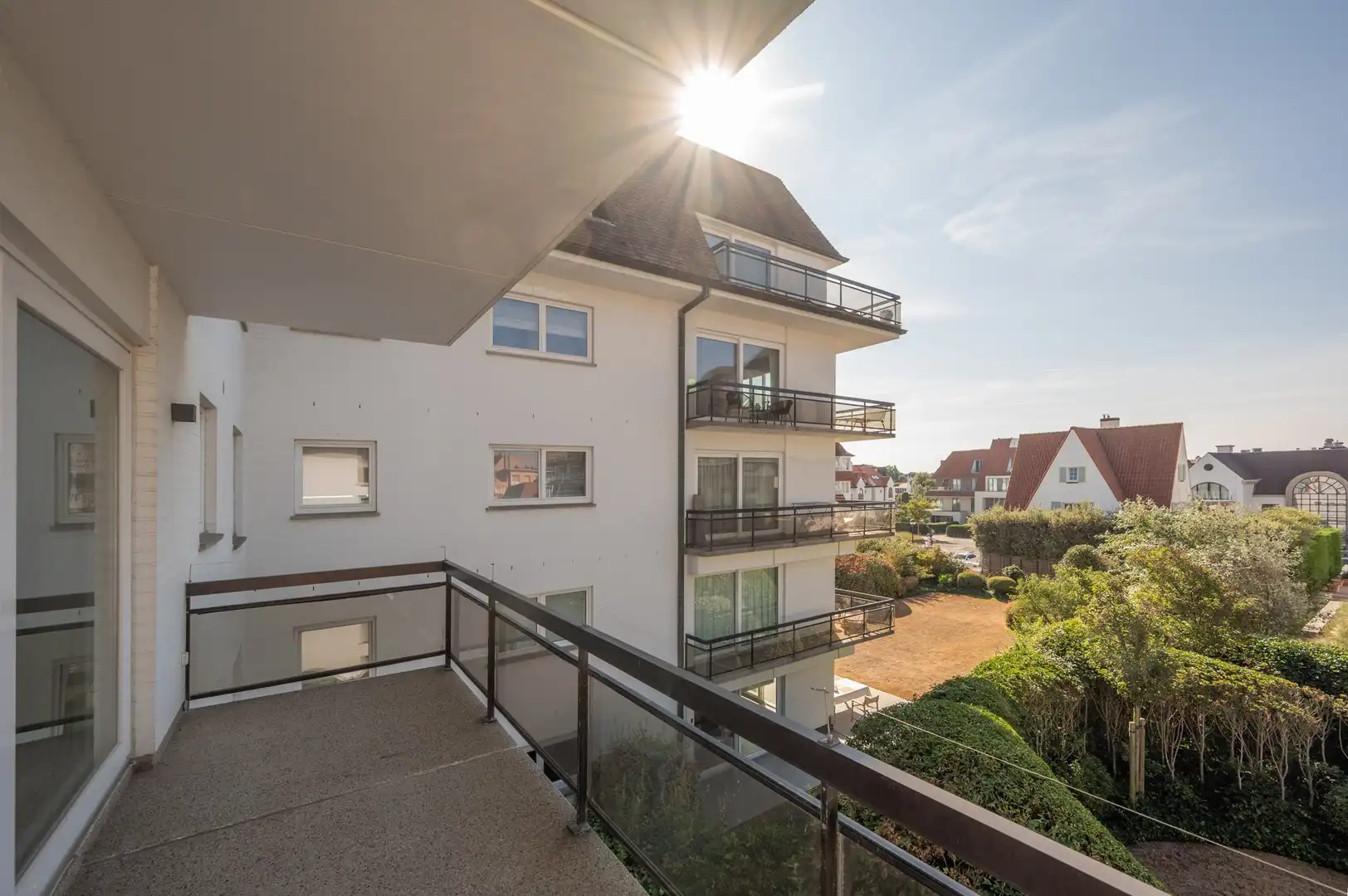 Luxueus gerenoveerd hoekappartement met zeezicht vlakbij de wandeldijk in het Zoute. foto 18