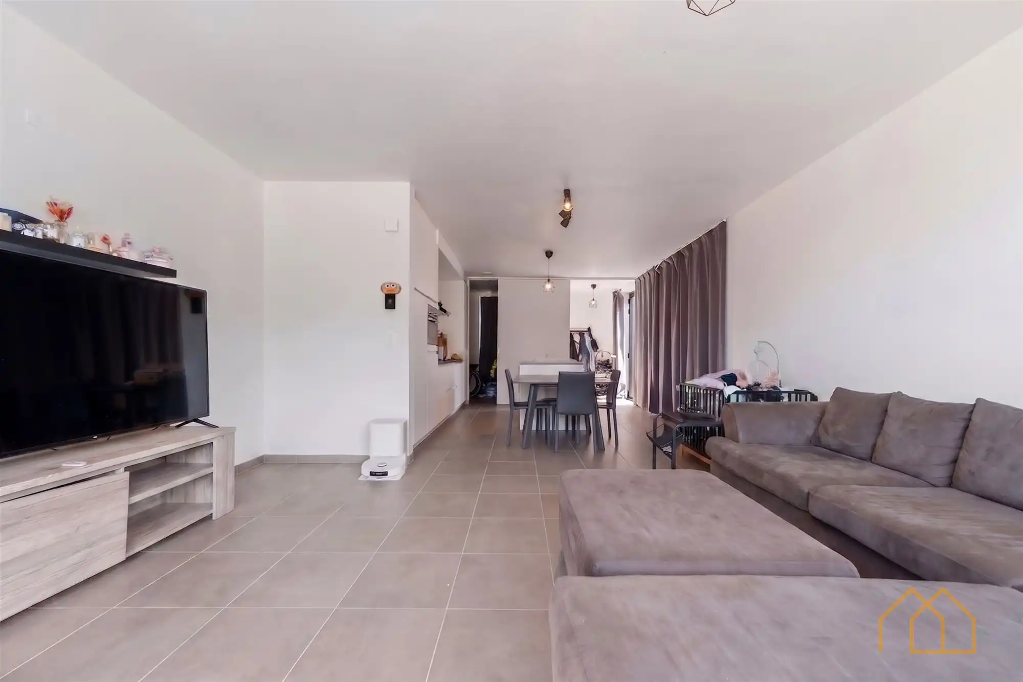Hedendaagse woning met tuin foto 4
