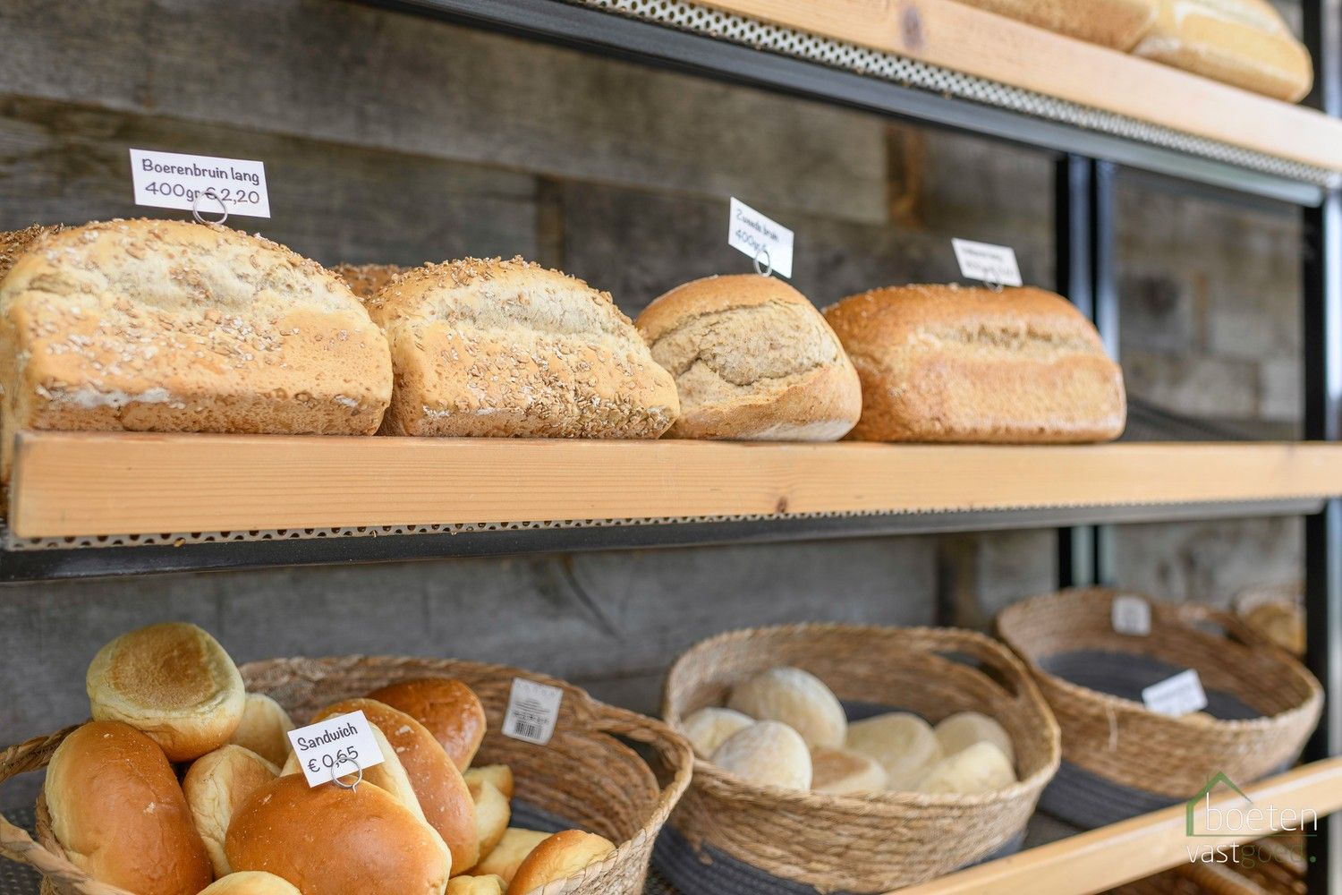 VEURNE: Verkoop van de gekende zaak bakkerij Petit Paris, bestaande uit een gerenoveerde handelsruimte met eveneens (grotendeels) gerenoveerd woongedeelte. foto 8