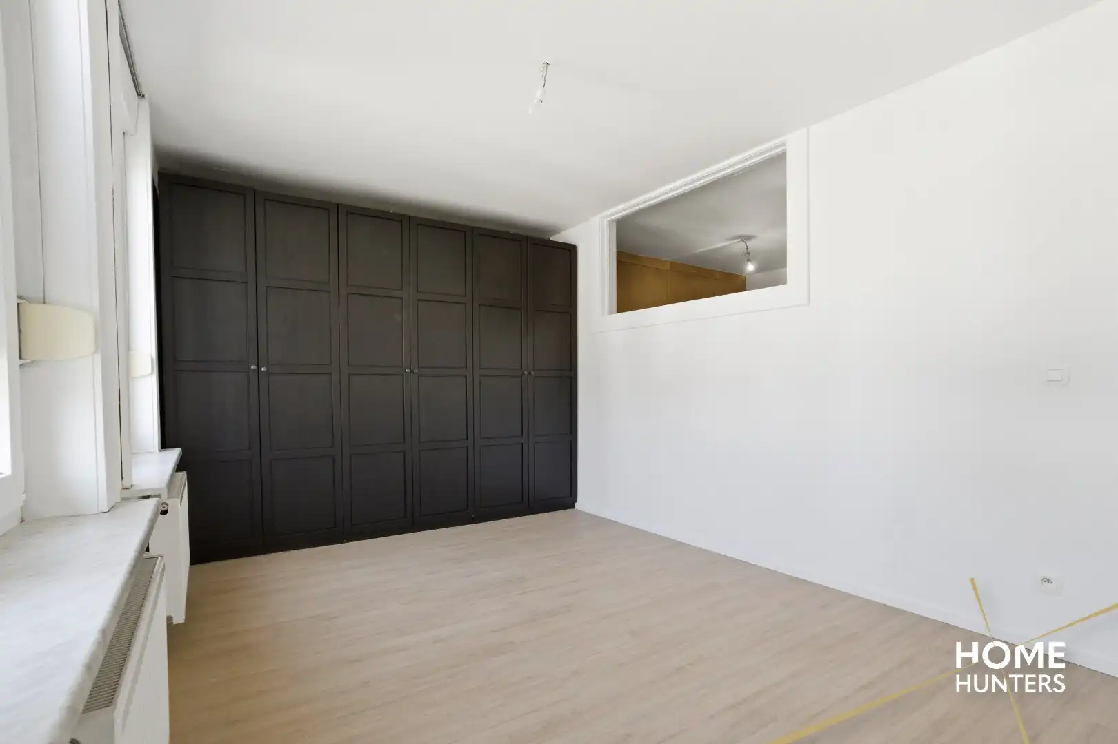 Charmante en instapklare woning met unieke stadskoer en garage foto 12