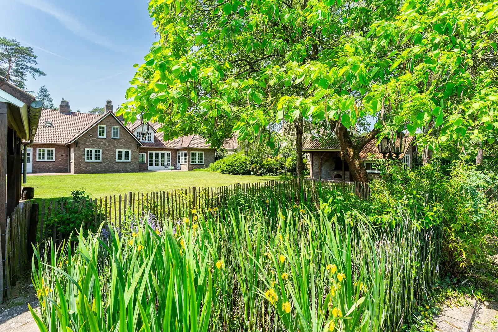 Charmante villa met zwembad en kantoor foto 33