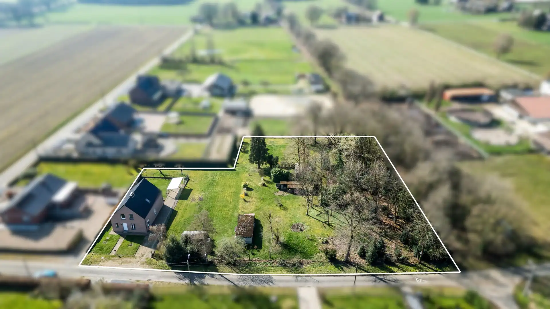 Idylisch en rustig gelegen woning op 39a 14ca in Opoeteren foto {{pictureIndex}}