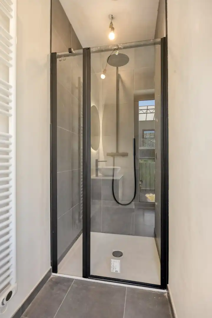 Instapklare woning met zeer goede afwerking, 3 slaapkamers, 3 badkamers, tuin, terras en autostaanplaats in het centrum van Tienen – EPC 27 kWh/m² - bewoonbare  foto 24