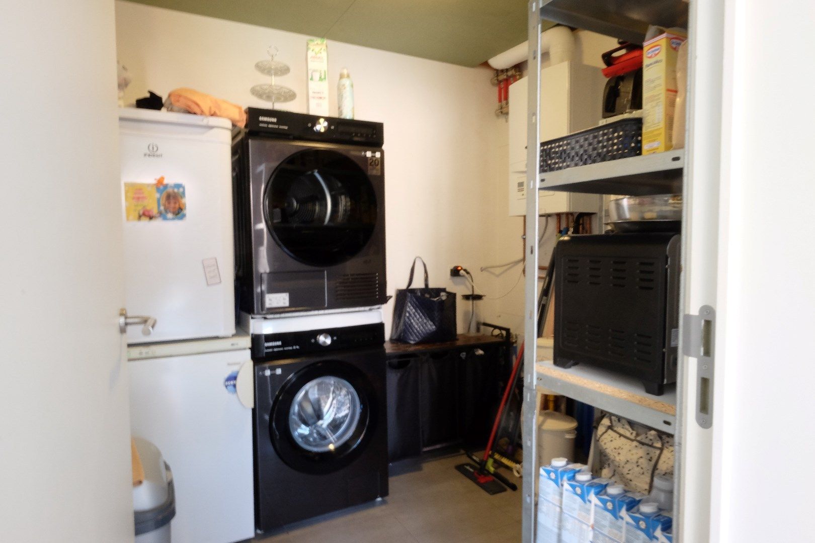Recente woning met tuin en parkings. foto 8