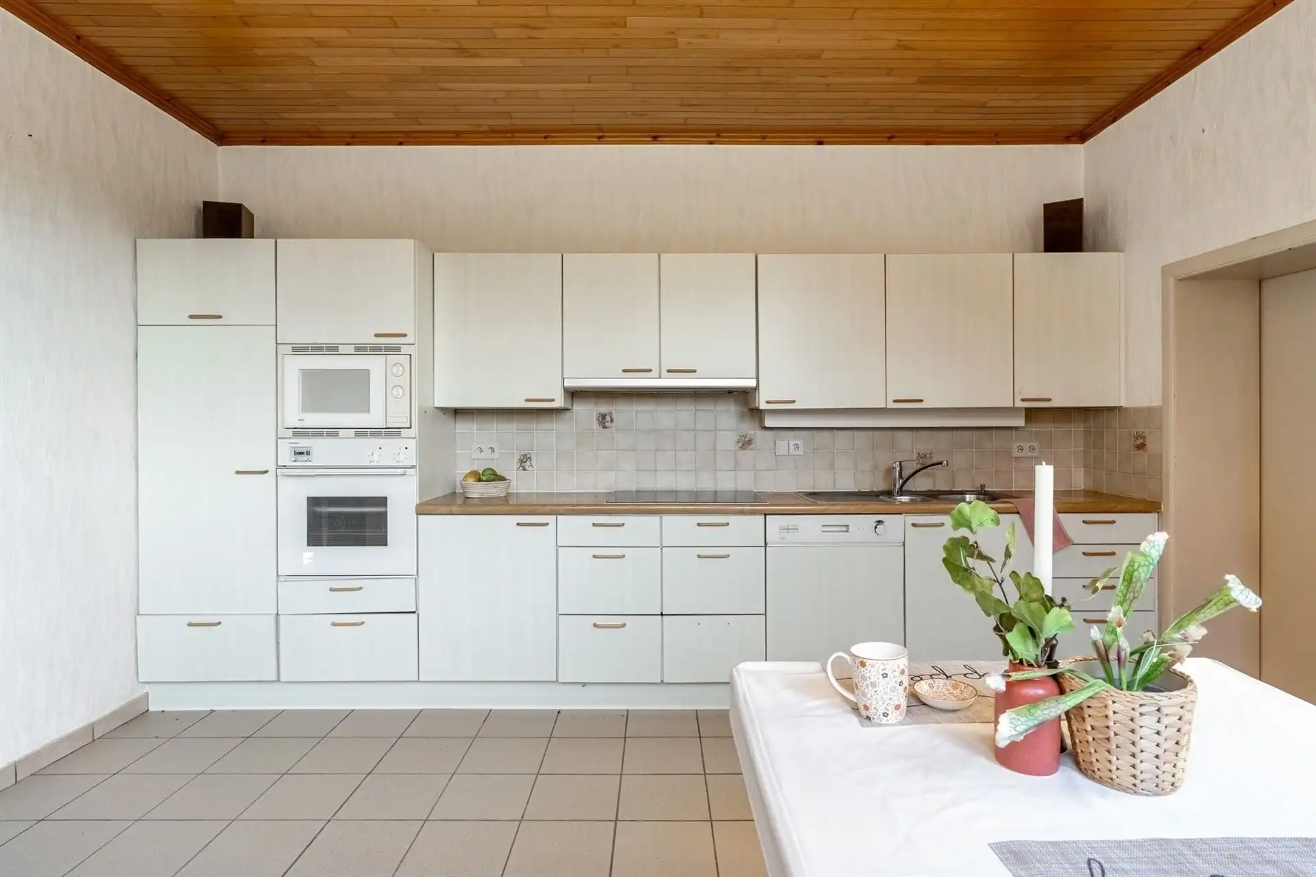 Te renoveren vierkantshoeve met achterliggende grond. foto 9