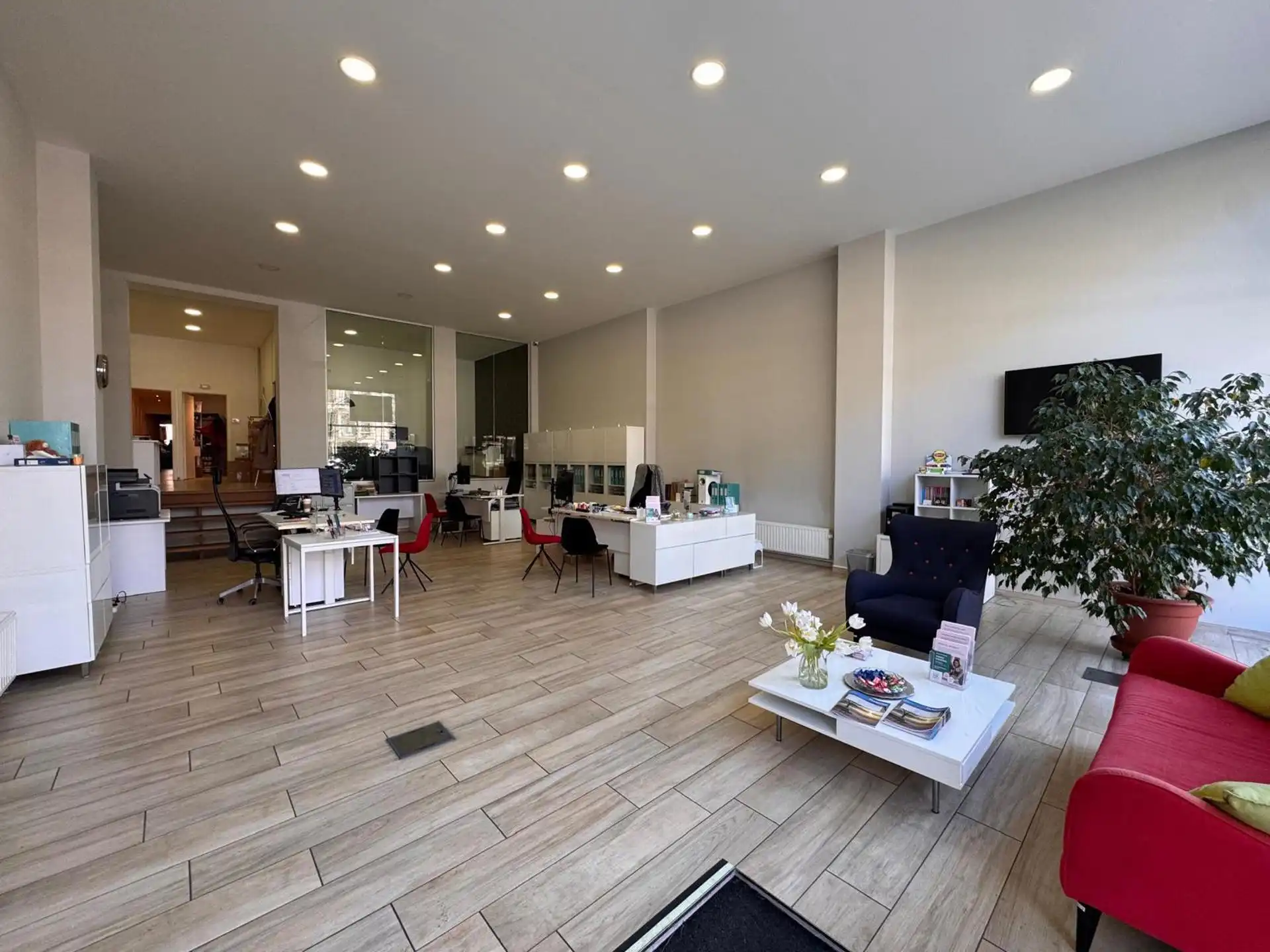 Handels- of kantoorruimte met uitstekende zichtbaarheid  foto 5